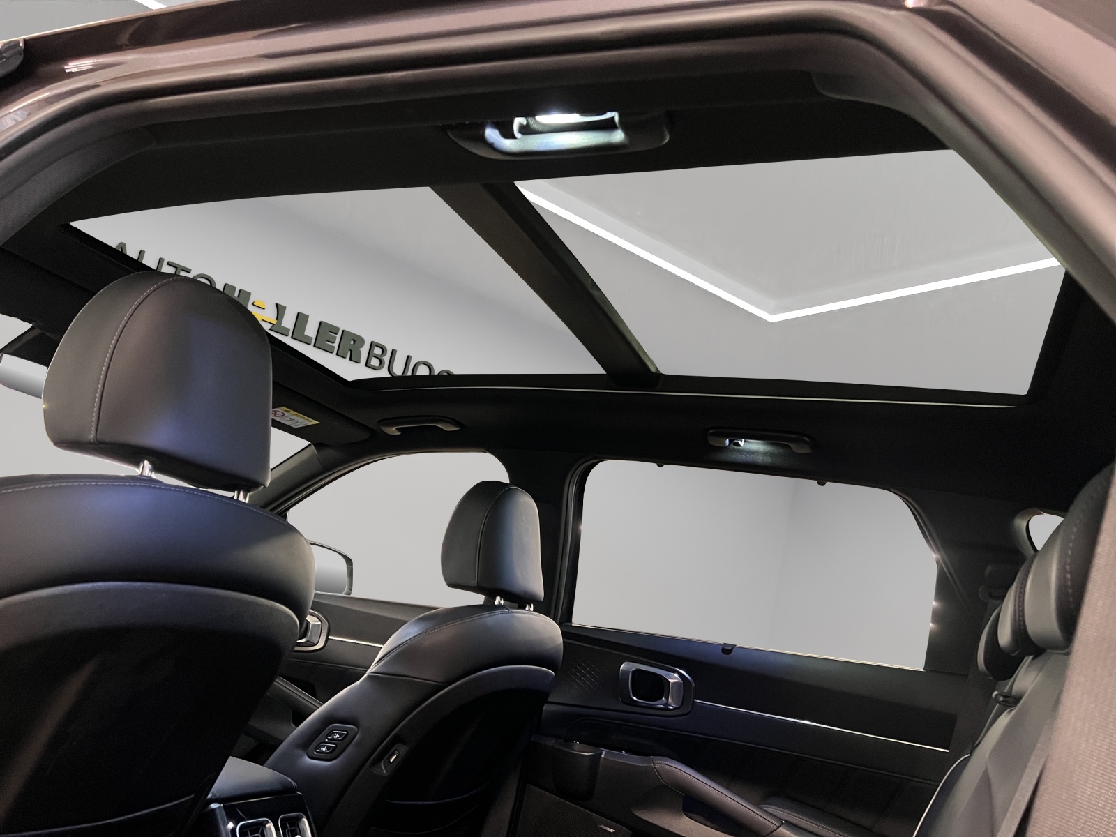 KIA Sorento 1.6 T Plug-in Hybrid Style-image-12