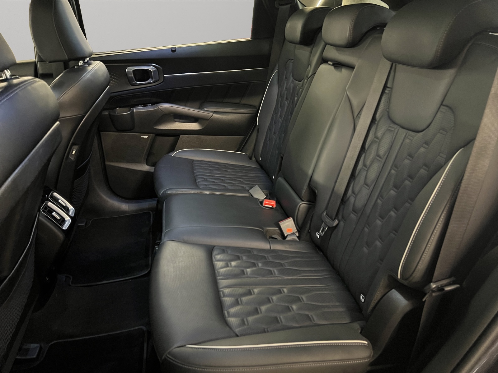 KIA Sorento 1.6 T Plug-in Hybrid Style-image-10