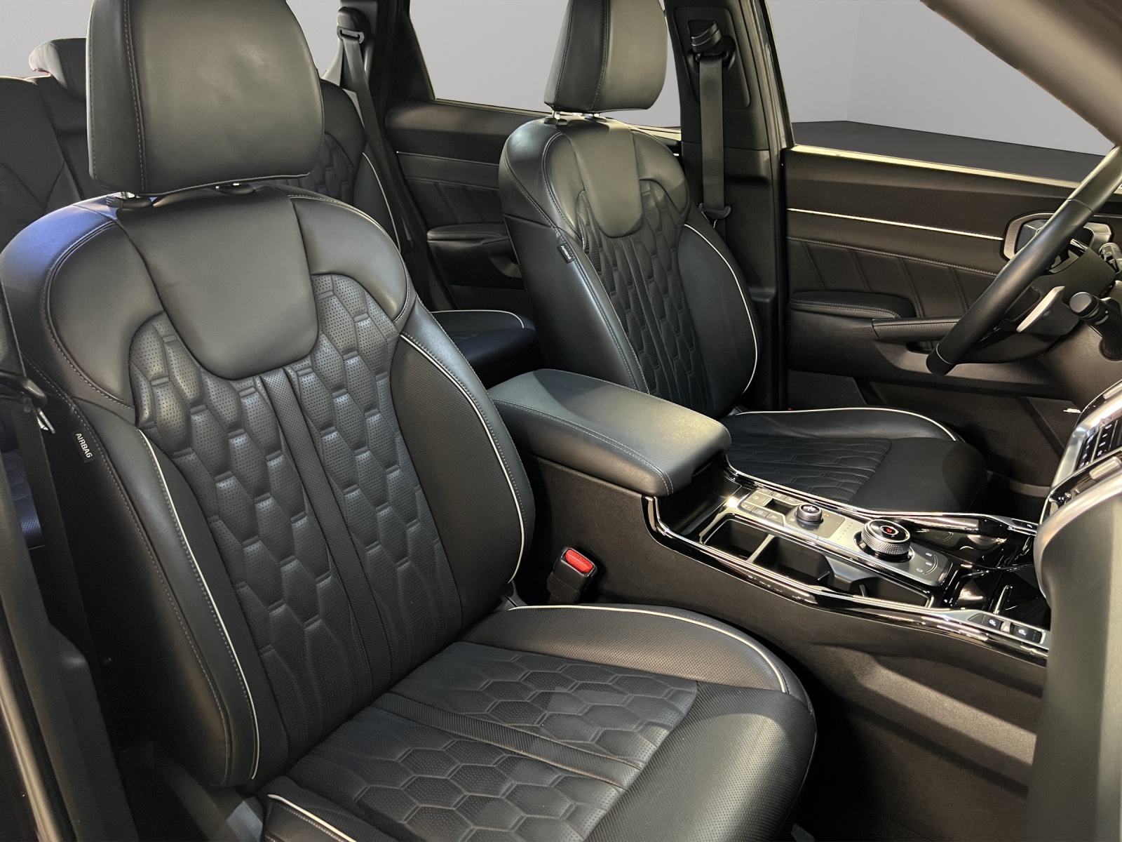 KIA Sorento 1.6 T Plug-in Hybrid Style-image-13