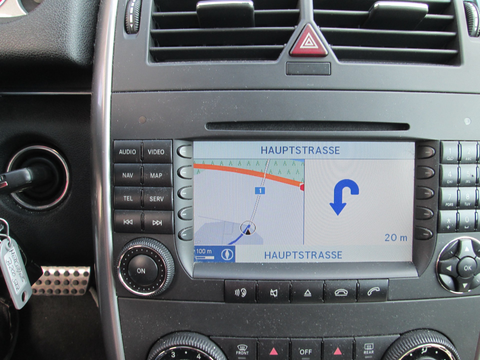 MERCEDES-BENZ B 200-image-9