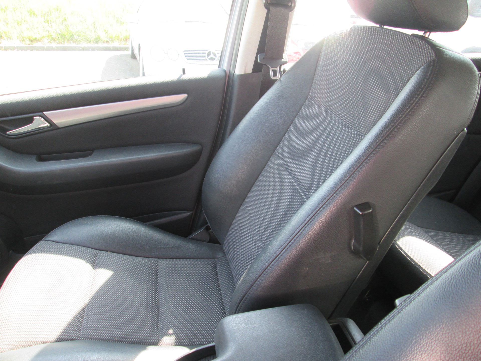 MERCEDES-BENZ B 200-image-4