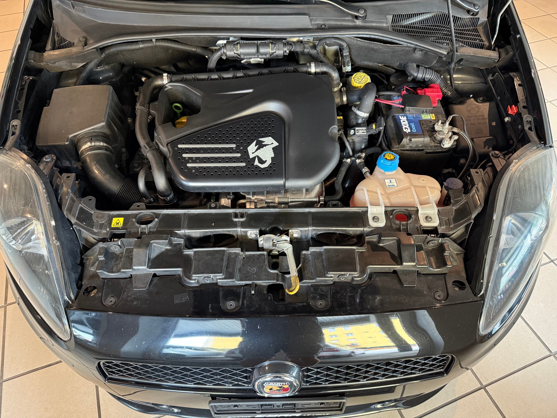 FIAT Punto 1.4 16V Turbo Abarth-image-5