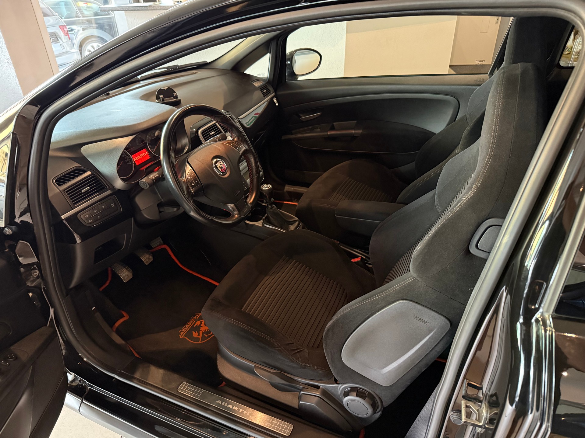 FIAT Punto 1.4 16V Turbo Abarth-image-4
