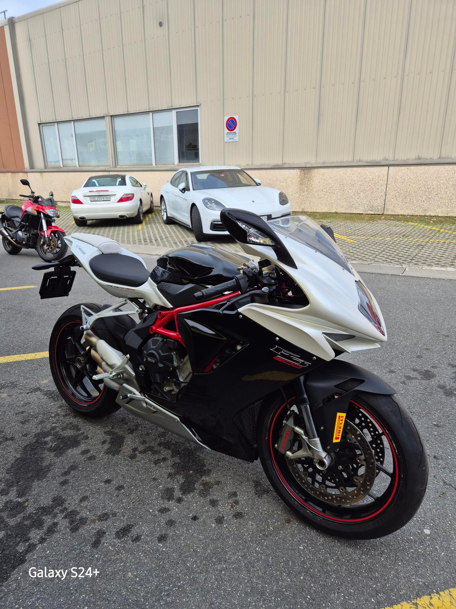 MV AGUSTA F3 800 EAS-showroom-element-1