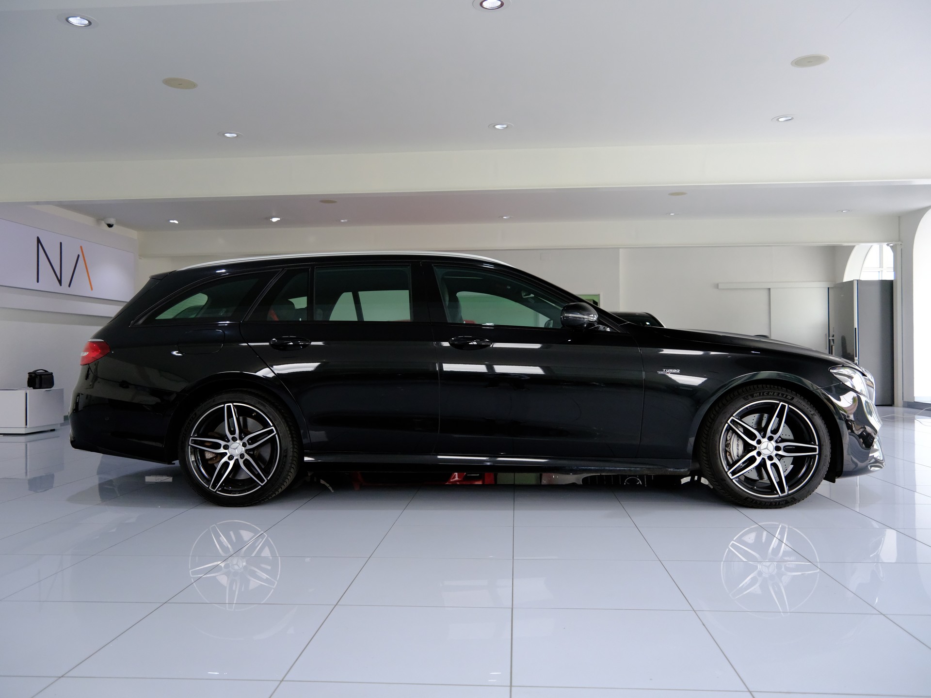 MERCEDES-BENZ E 53 AMG 4Matic 9G-Tronic-image-2