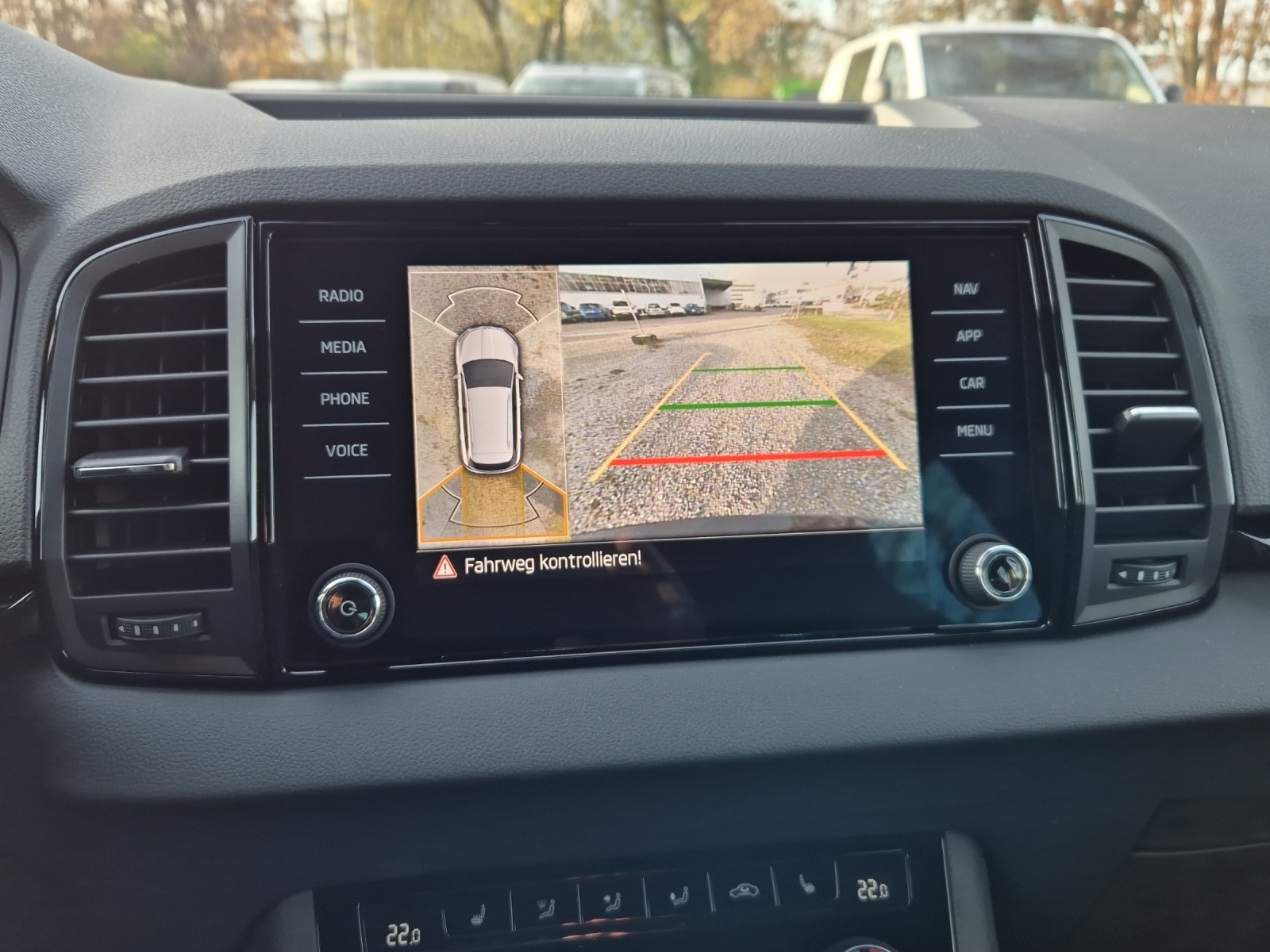 SKODA Karoq 2.0 TSI SportLine 4x4 DSG-image-11