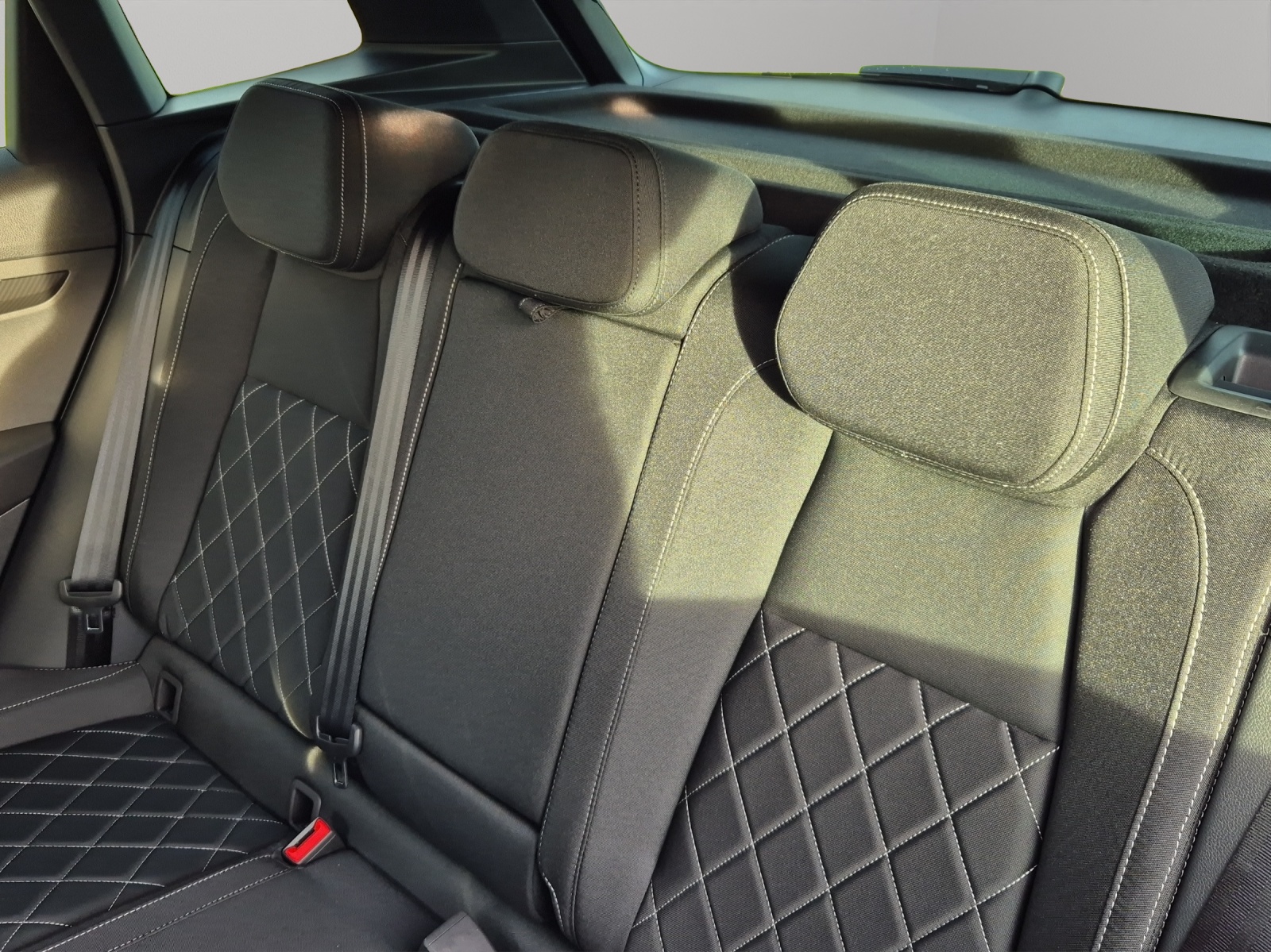 SKODA Karoq 2.0 TSI SportLine 4x4 DSG-image-8