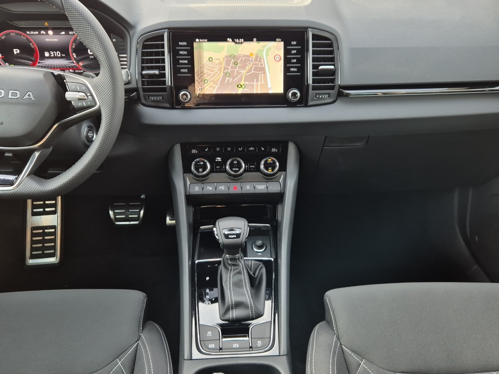 SKODA Karoq 2.0 TSI SportLine 4x4 DSG-image-7