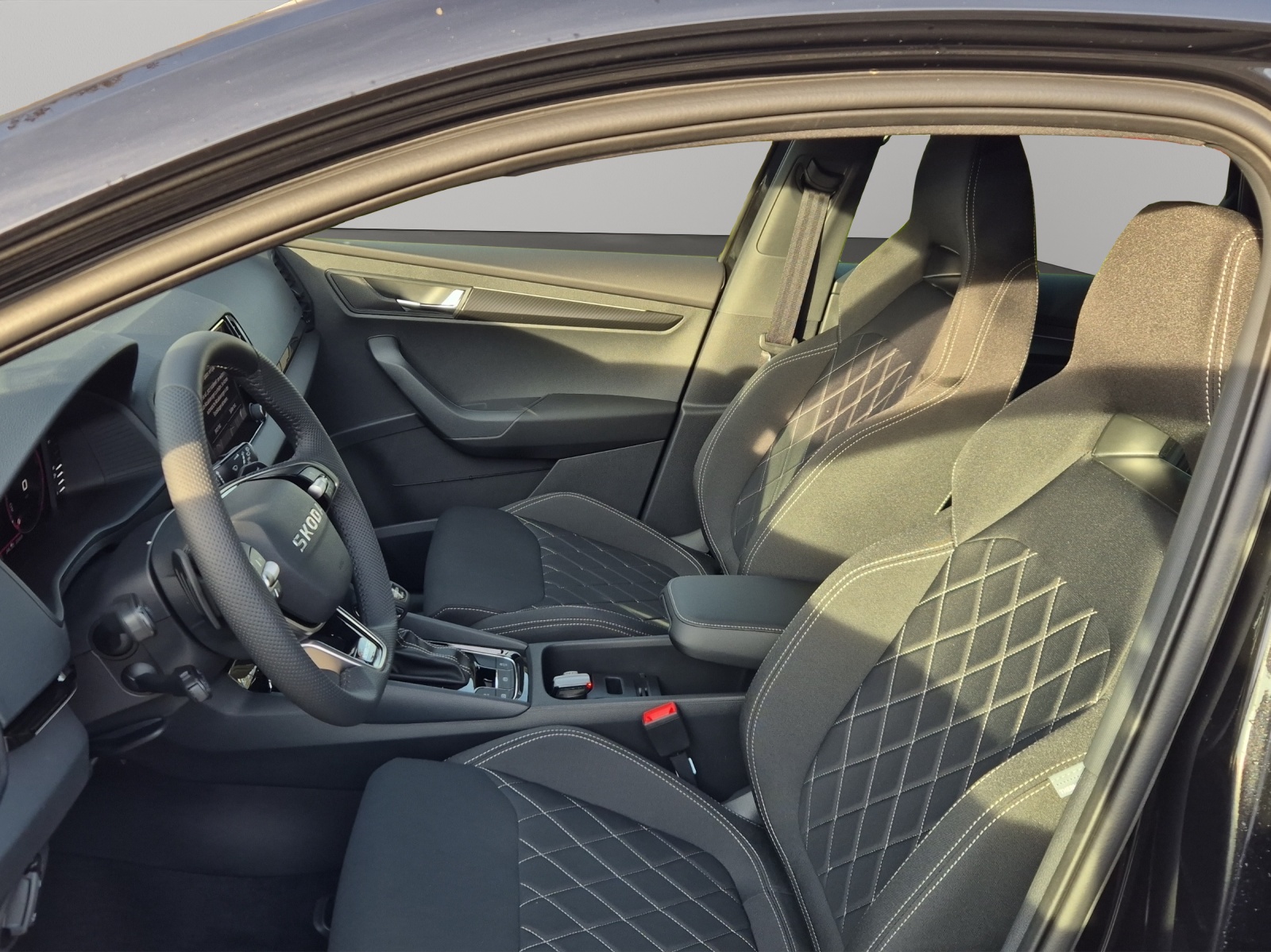 SKODA Karoq 2.0 TSI SportLine 4x4 DSG-image-5