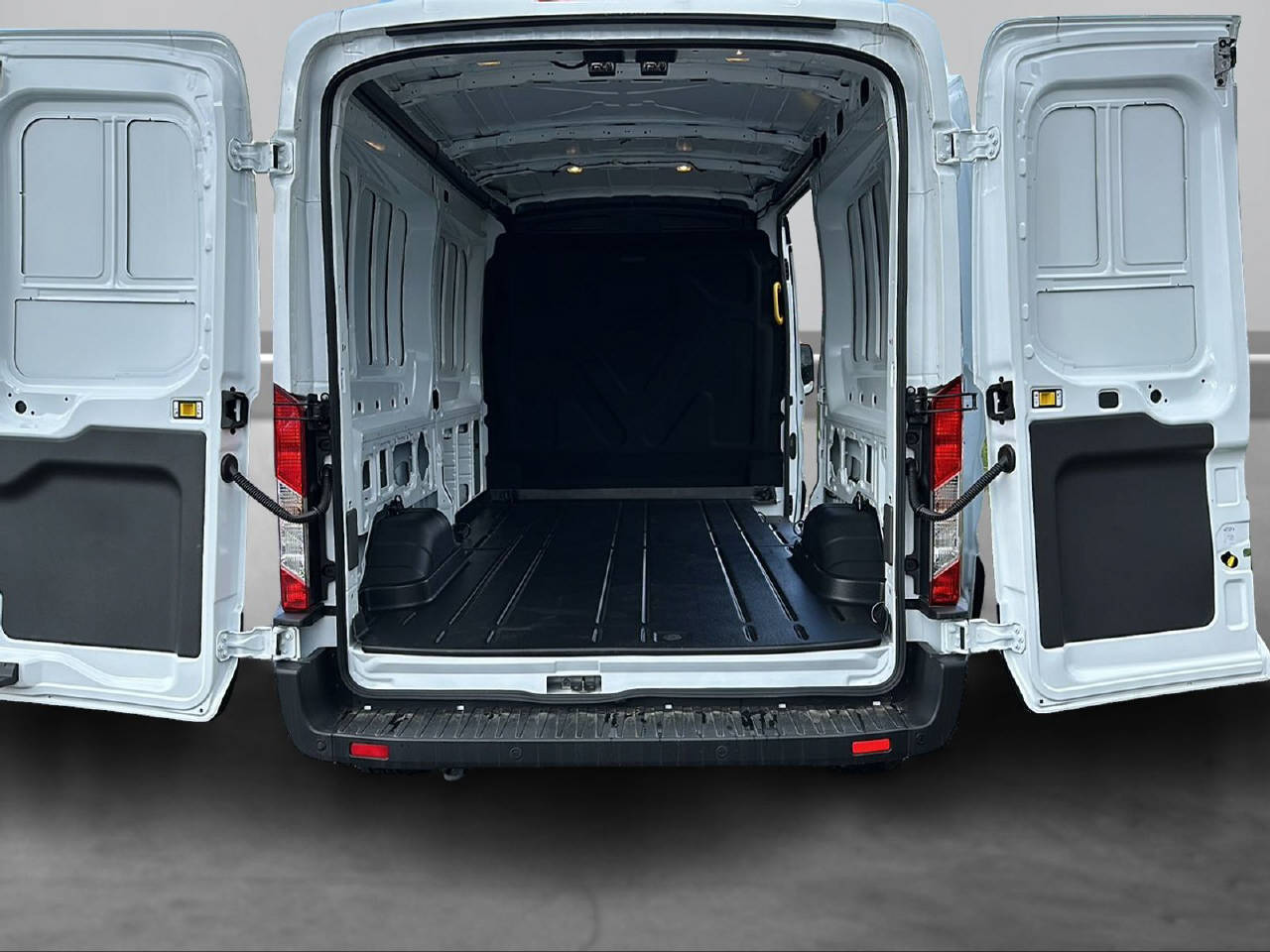 FORD E-Transit Van 350 L3H2 68kWh Trend-image-6