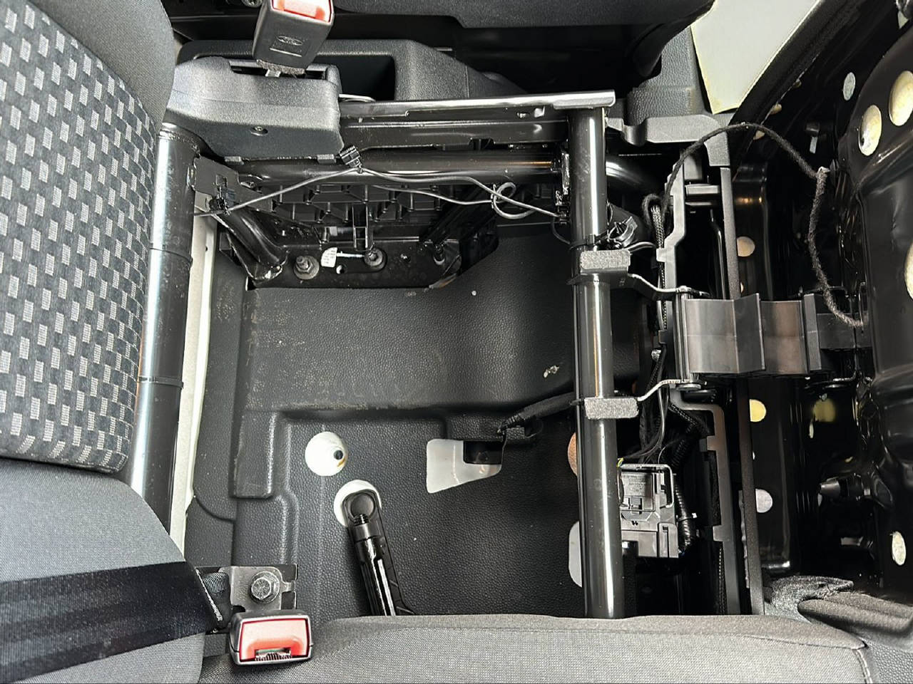 FORD E-Transit Van 350 L3H2 68kWh Trend-image-12