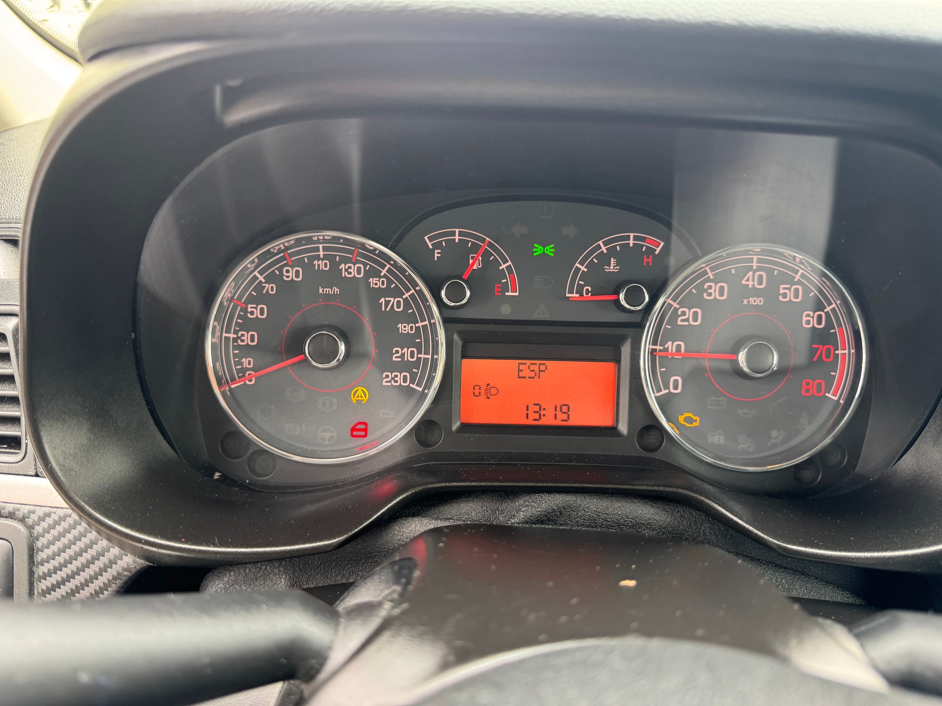 FIAT Punto 1.4 16V Turbo Sport ** Klima-auto ** Fahrzeug ist mit Deutschland Papier-image-9
