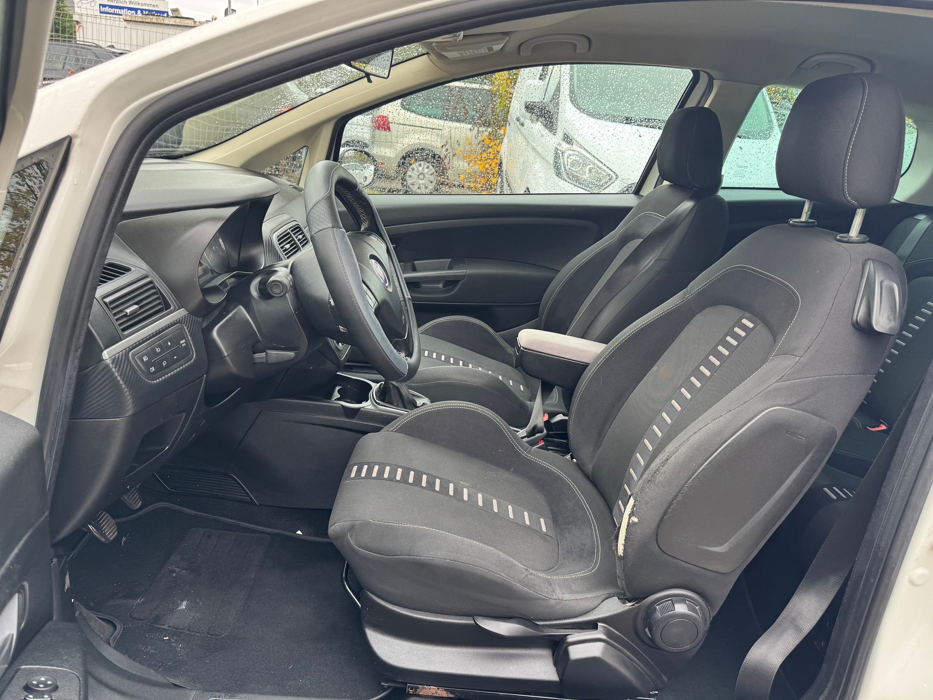 FIAT Punto 1.4 16V Turbo Sport ** Klima-auto ** Fahrzeug ist mit Deutschland Papier-image-6