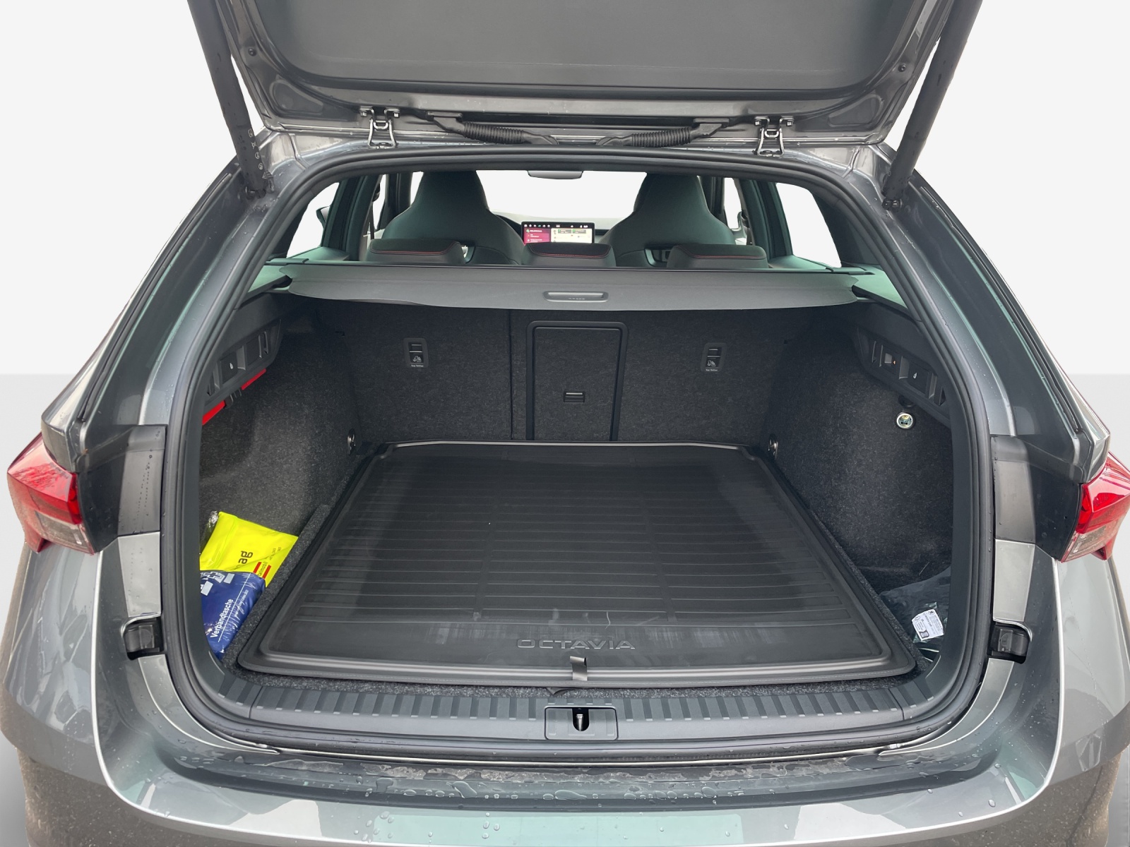 SKODA Octavia Combi 2.0 TSI DSG RS-image-12