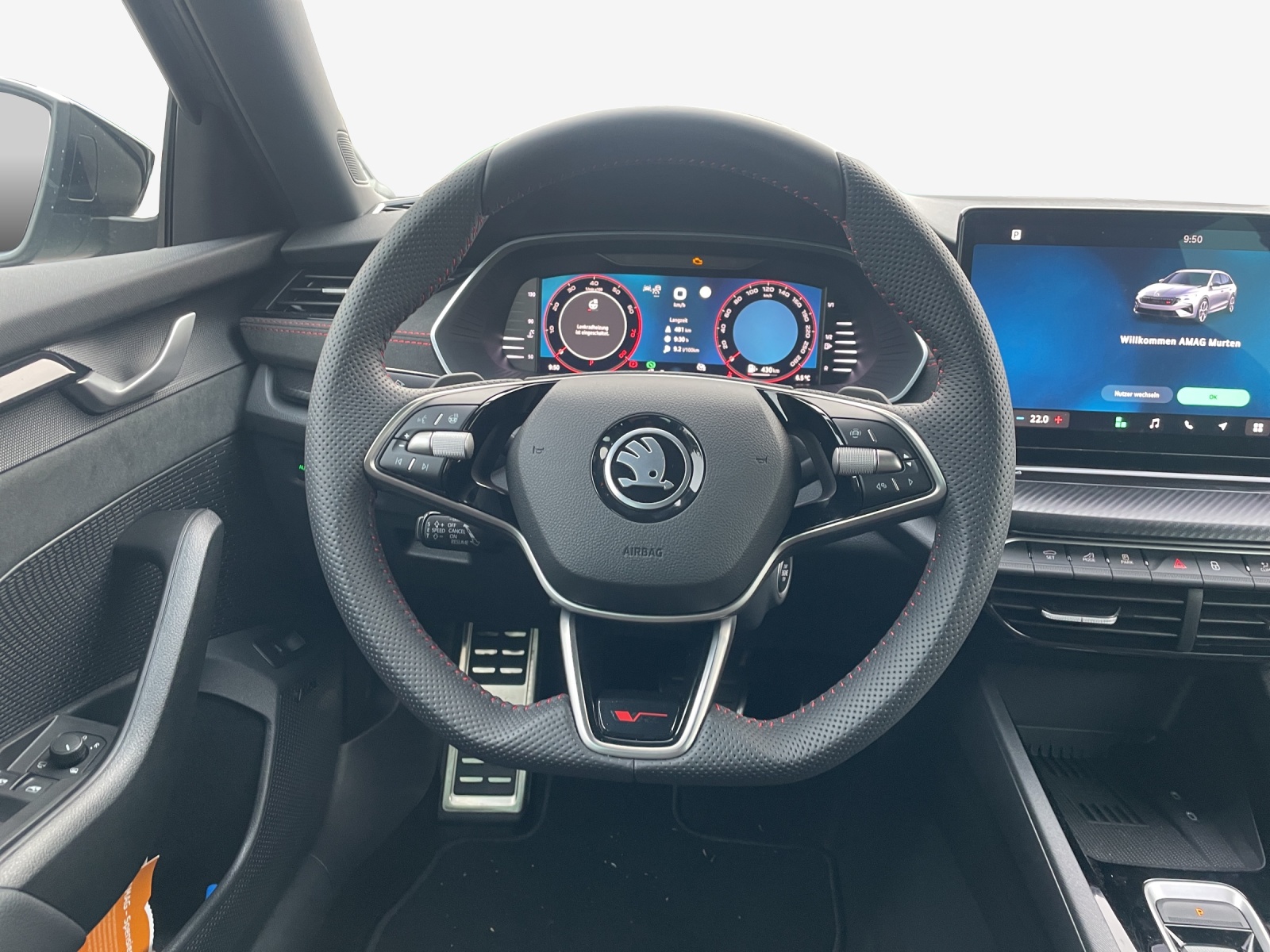 SKODA Octavia Combi 2.0 TSI DSG RS-image-9