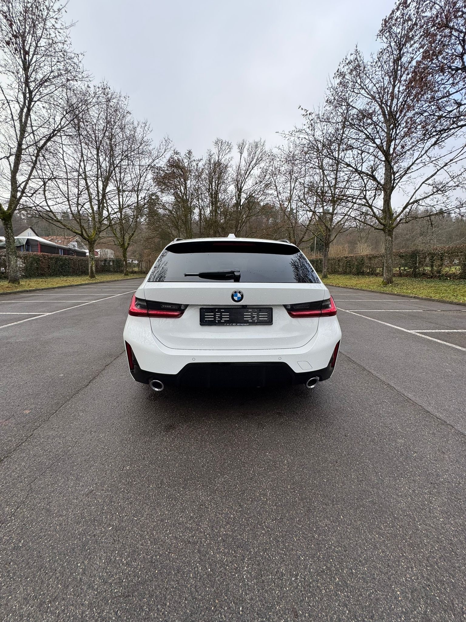 BMW 320d xDrive 48V Touring Steptronic M Sport-image-4