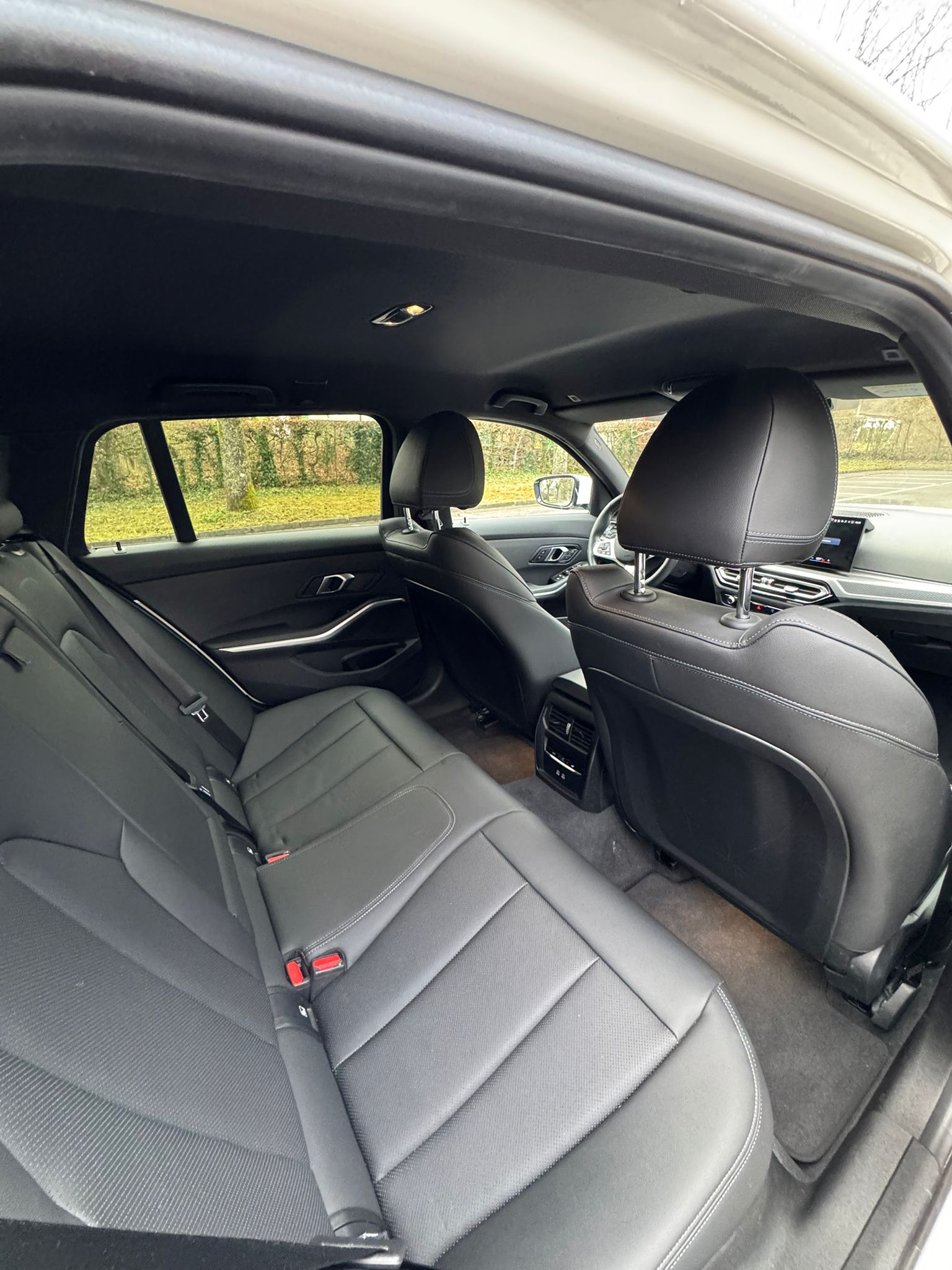 BMW 320d xDrive 48V Touring Steptronic M Sport-image-14