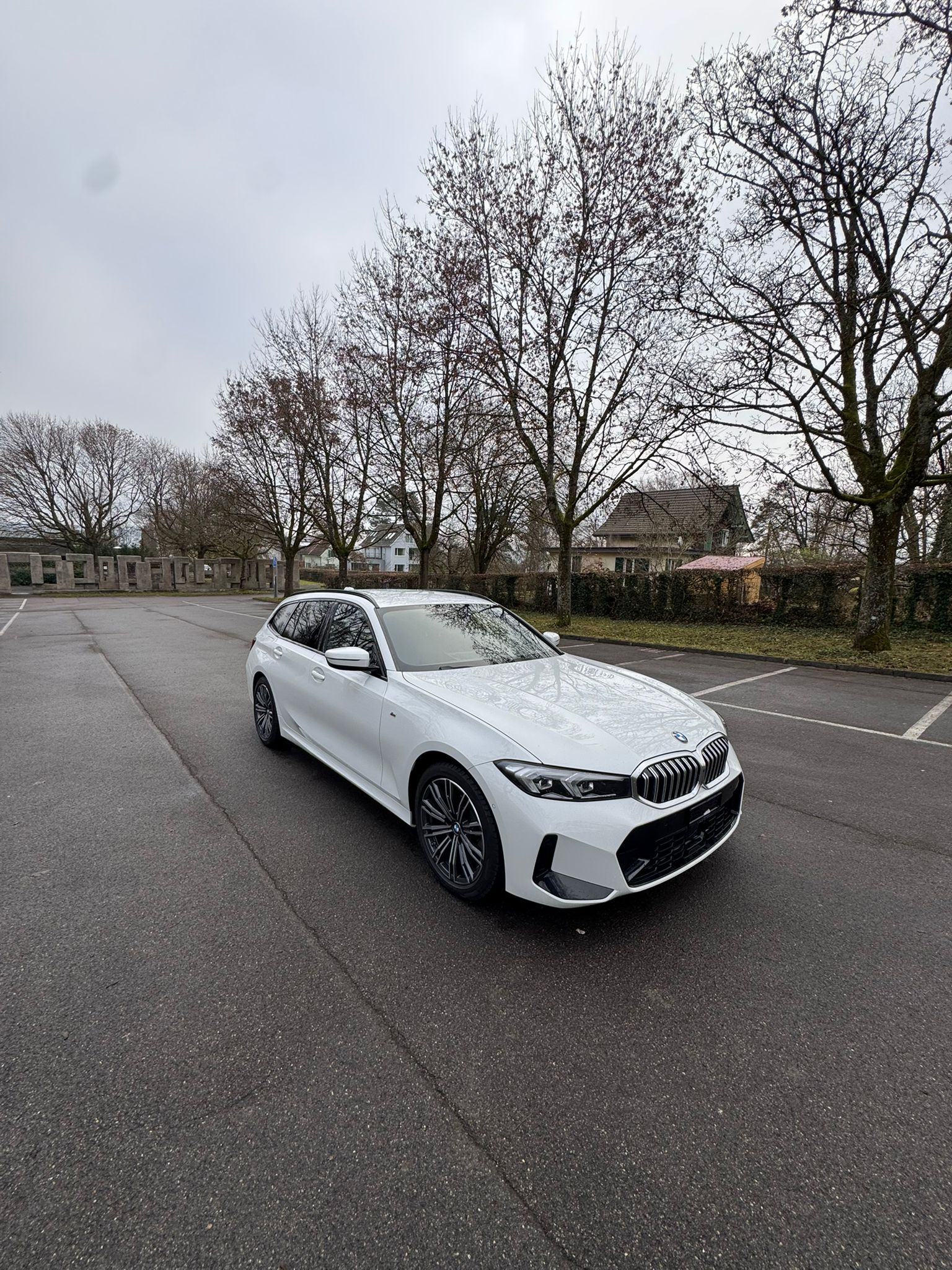 BMW 320d xDrive 48V Touring Steptronic M Sport-image-1
