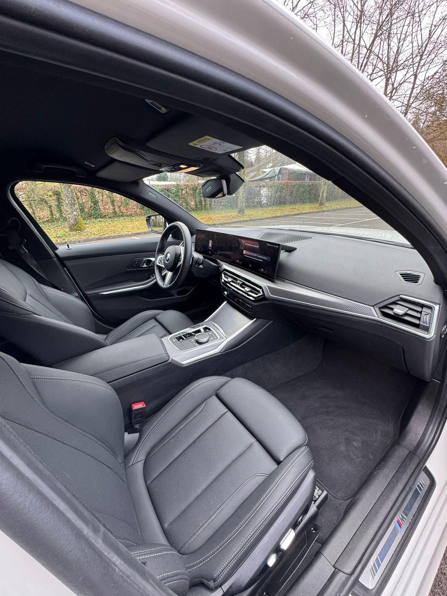 BMW 320d xDrive 48V Touring Steptronic M Sport-image-12