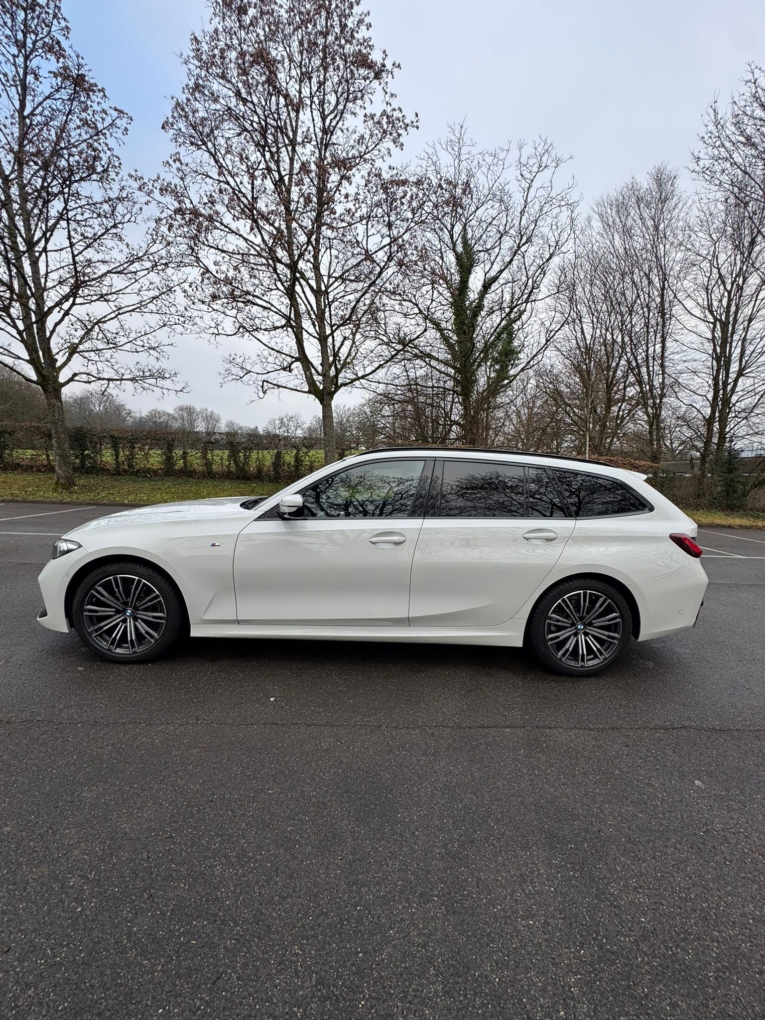 BMW 320d xDrive 48V Touring Steptronic M Sport-image-6