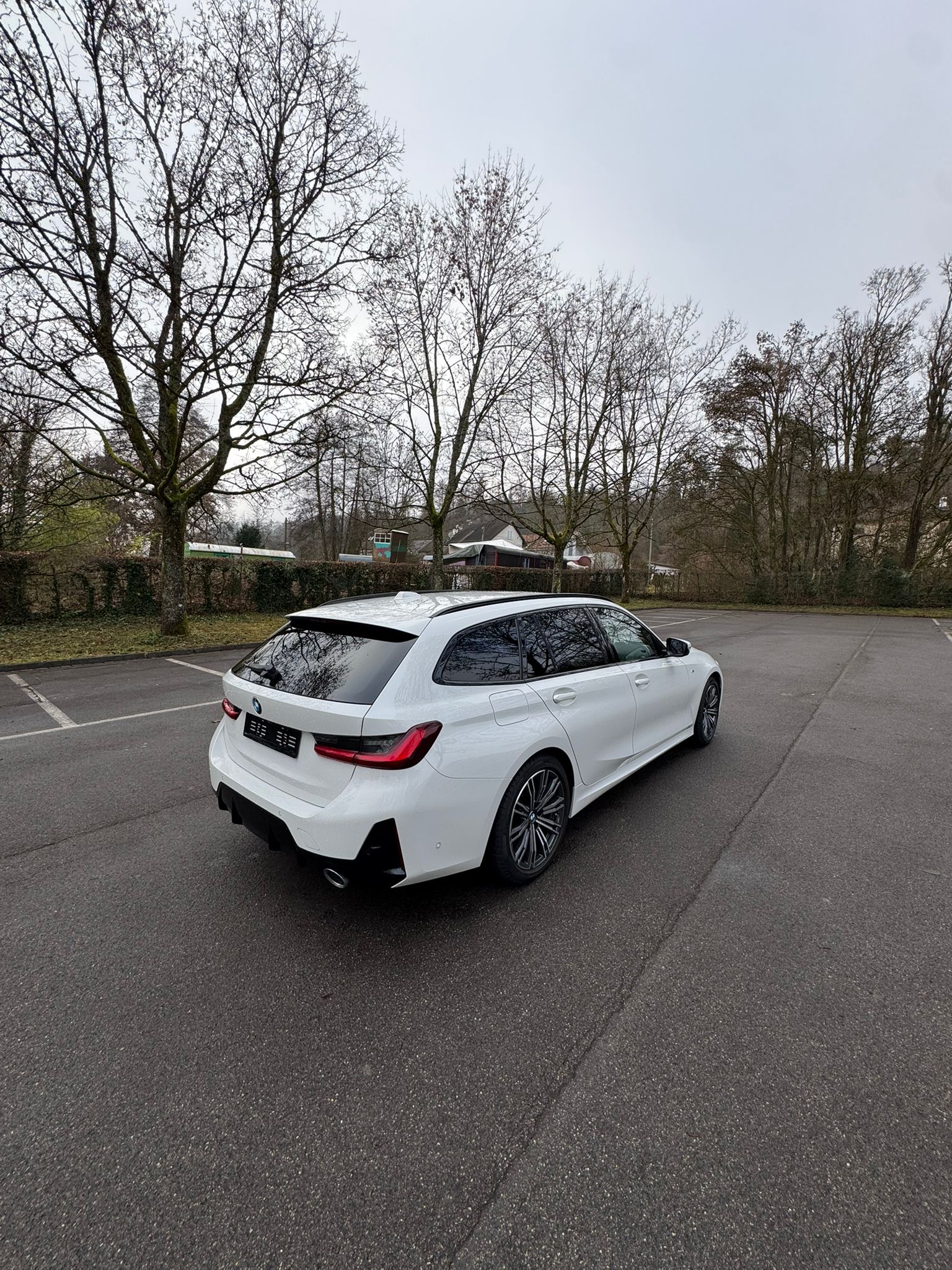 BMW 320d xDrive 48V Touring Steptronic M Sport-image-3