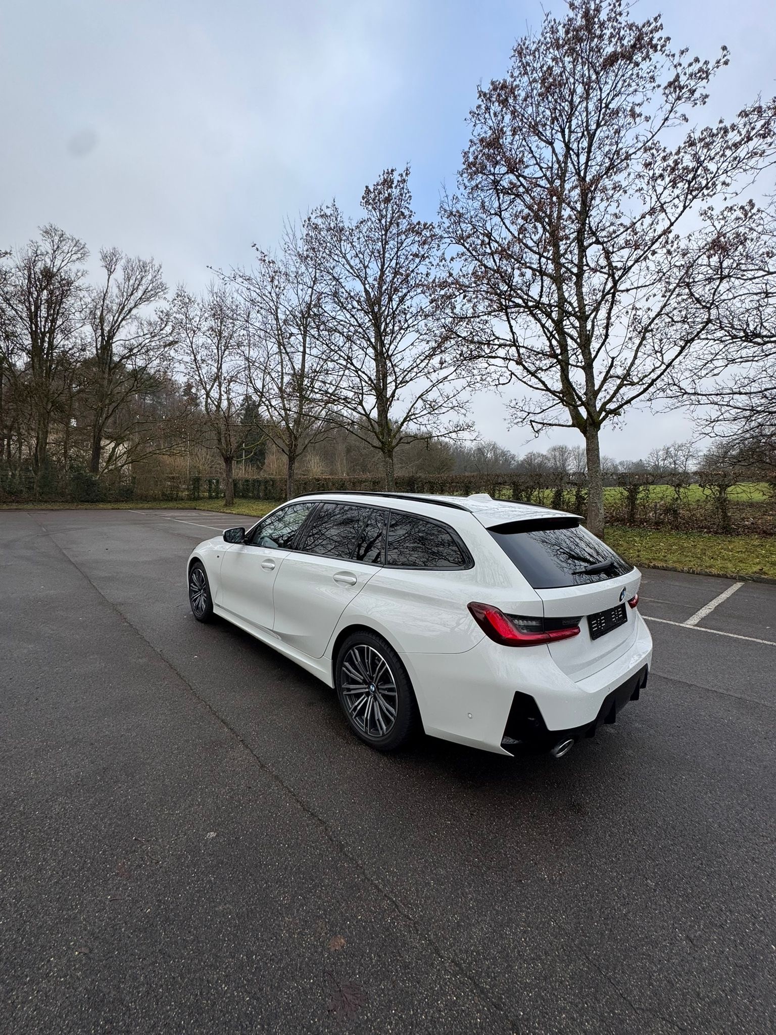 BMW 320d xDrive 48V Touring Steptronic M Sport-image-5