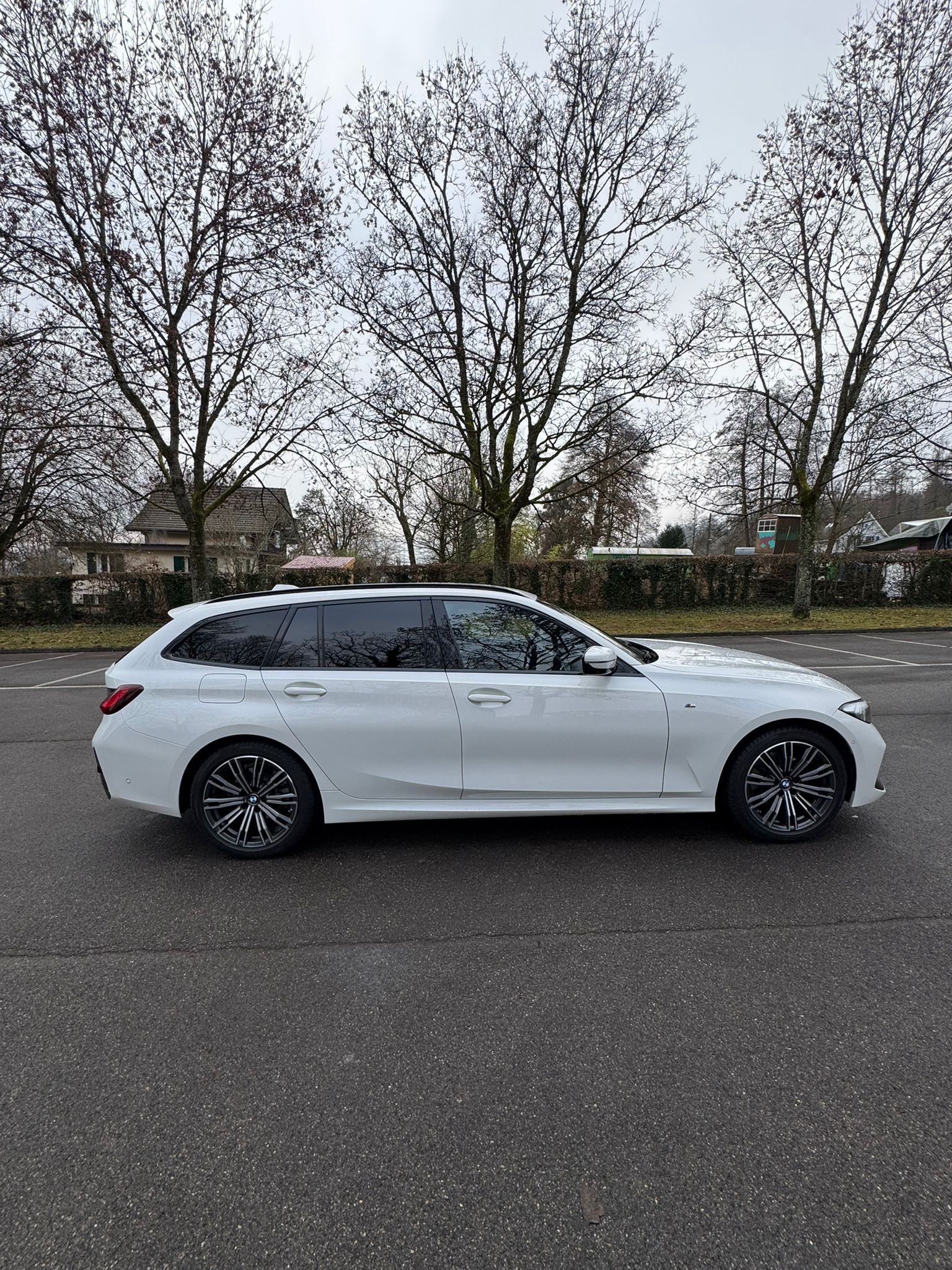 BMW 320d xDrive 48V Touring Steptronic M Sport-image-2