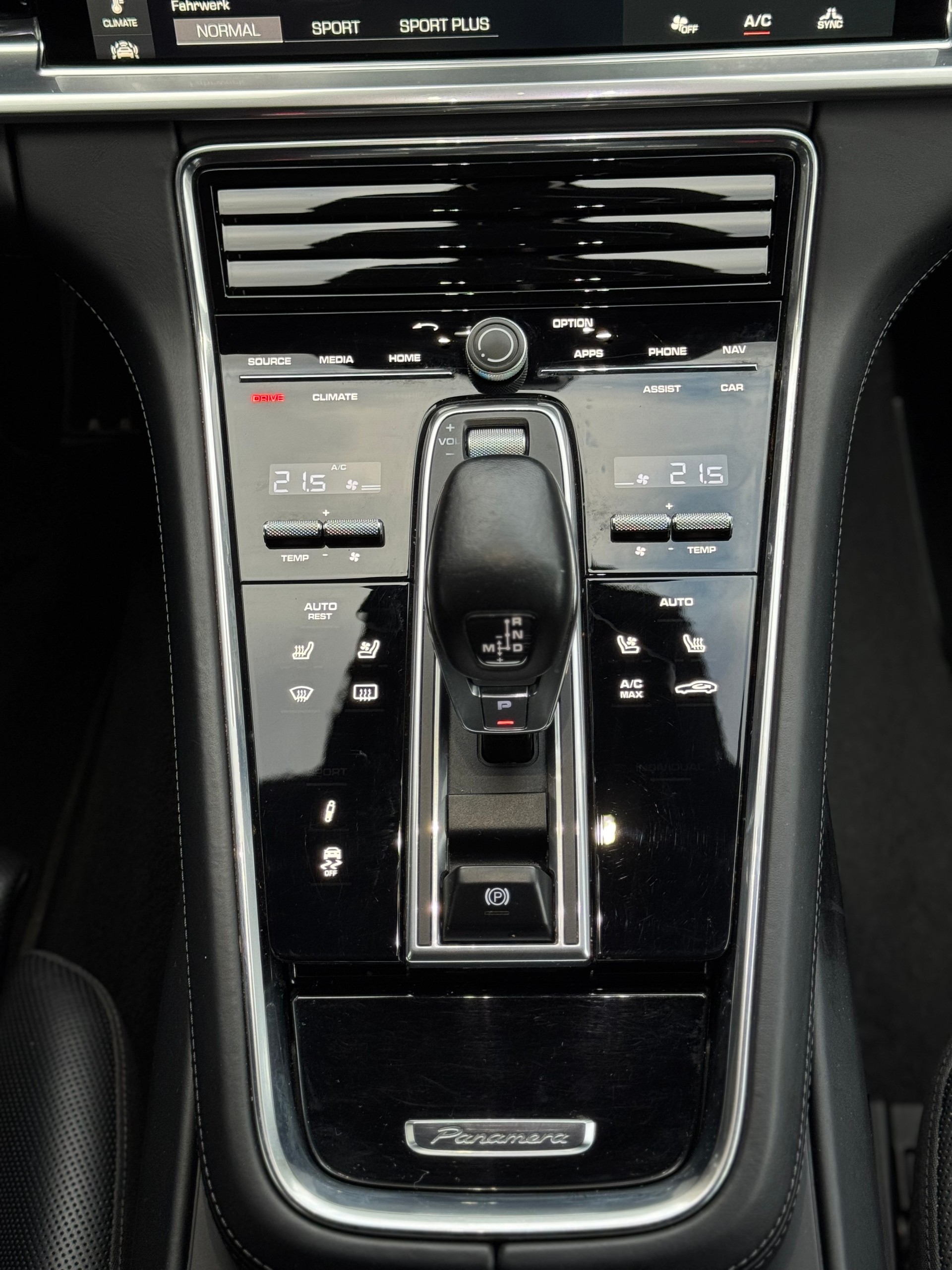 PORSCHE Panamera 4.0 V8 Turbo-image-15