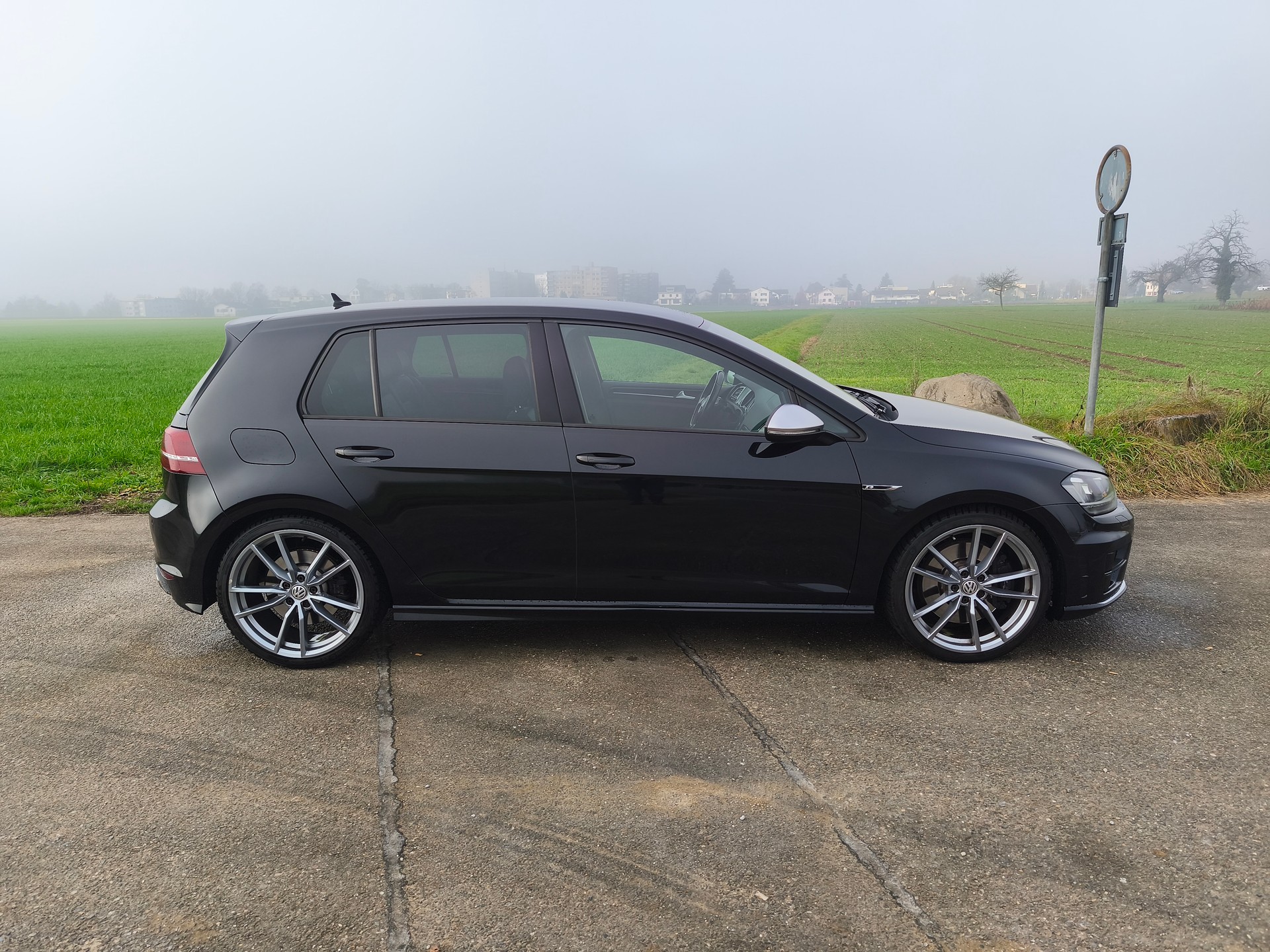 VW Golf 2.0 TSI R 4Motion DSG-image-5