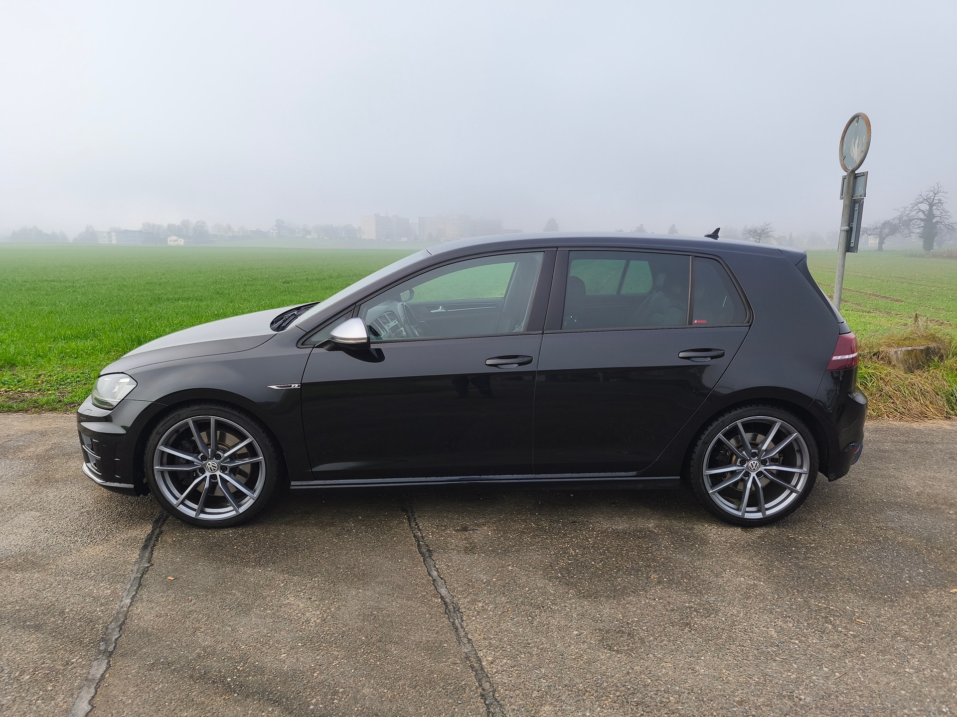 VW Golf 2.0 TSI R 4Motion DSG-image-1