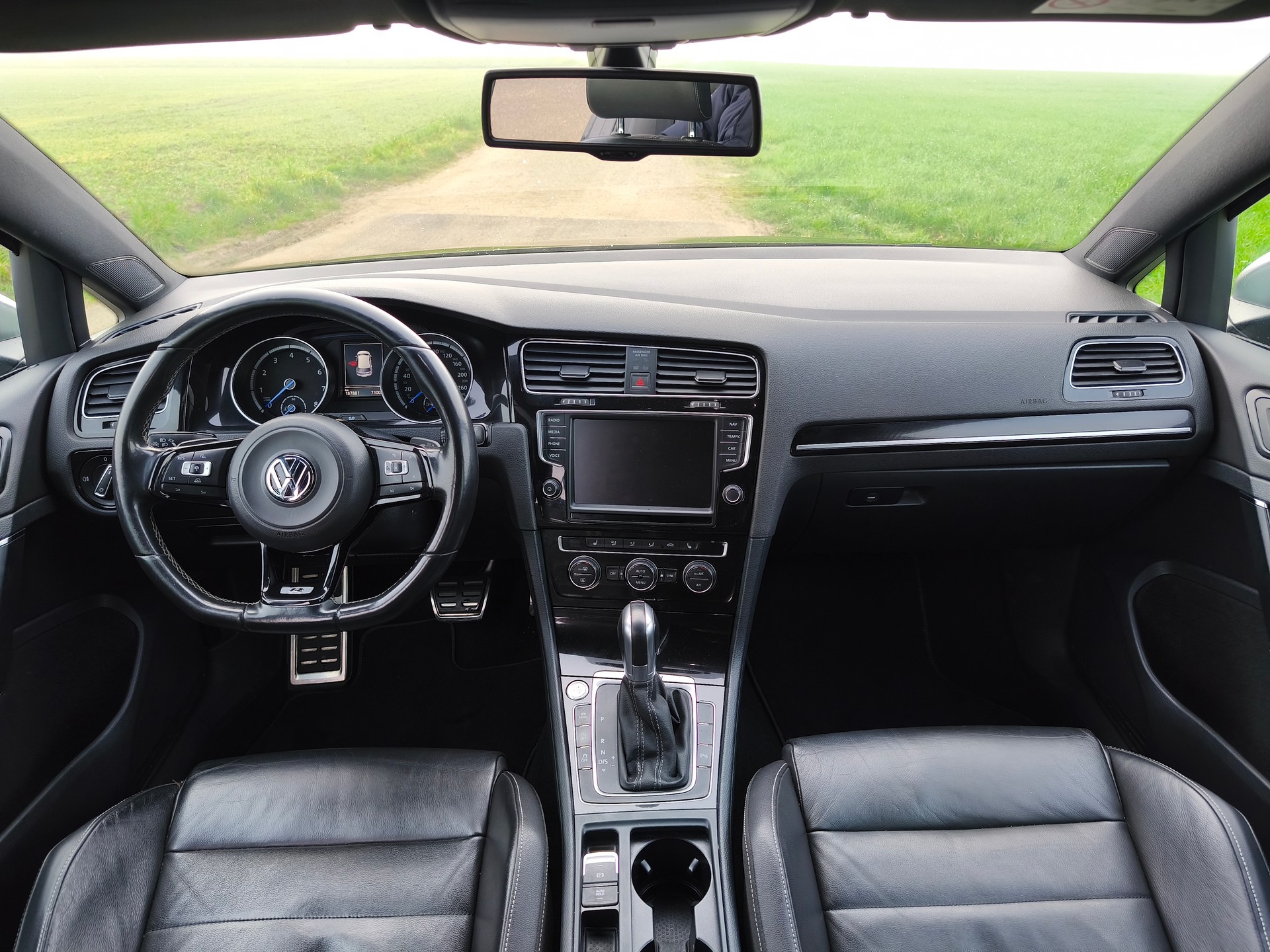 VW Golf 2.0 TSI R 4Motion DSG-image-9