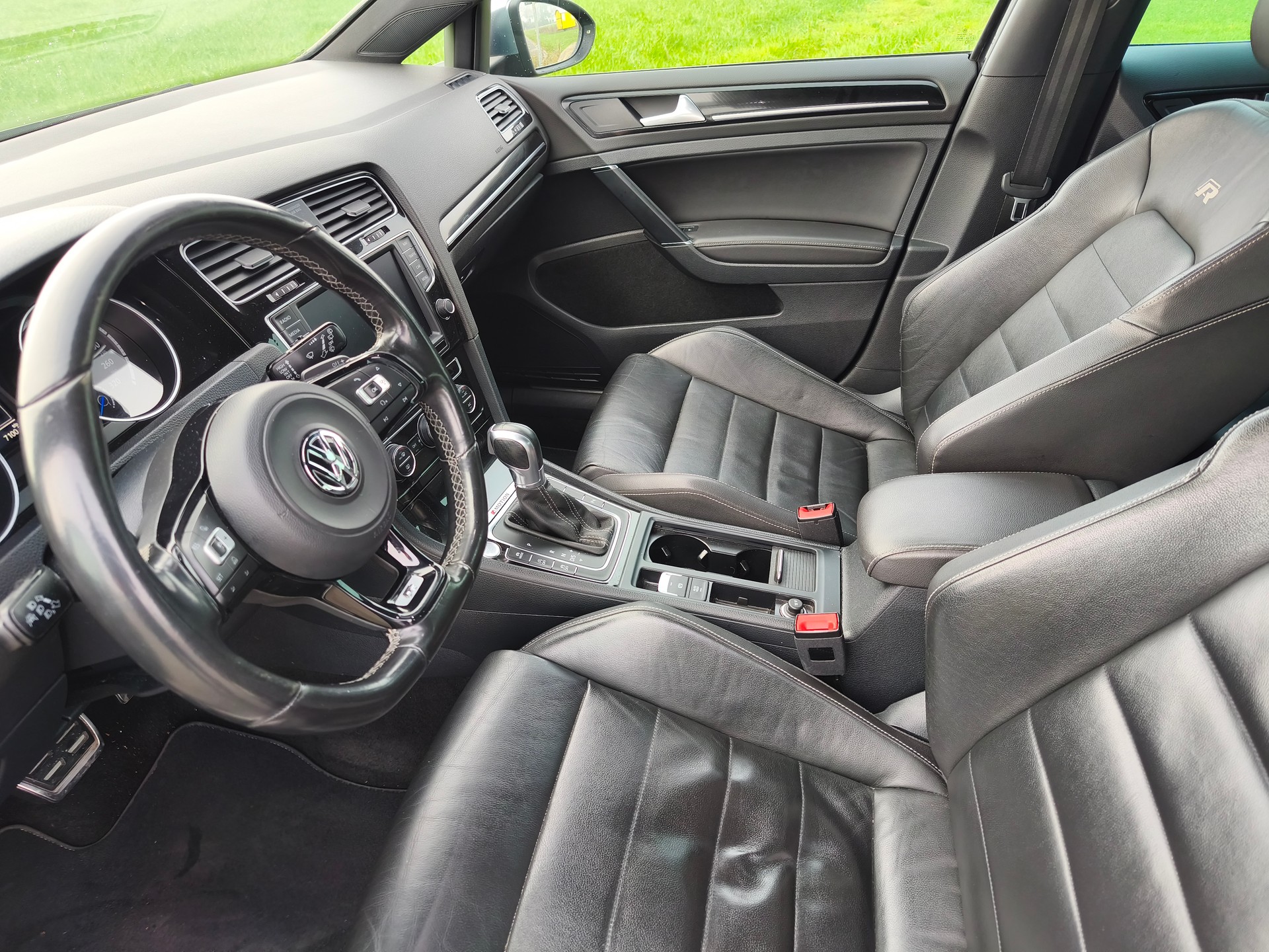 VW Golf 2.0 TSI R 4Motion DSG-image-8