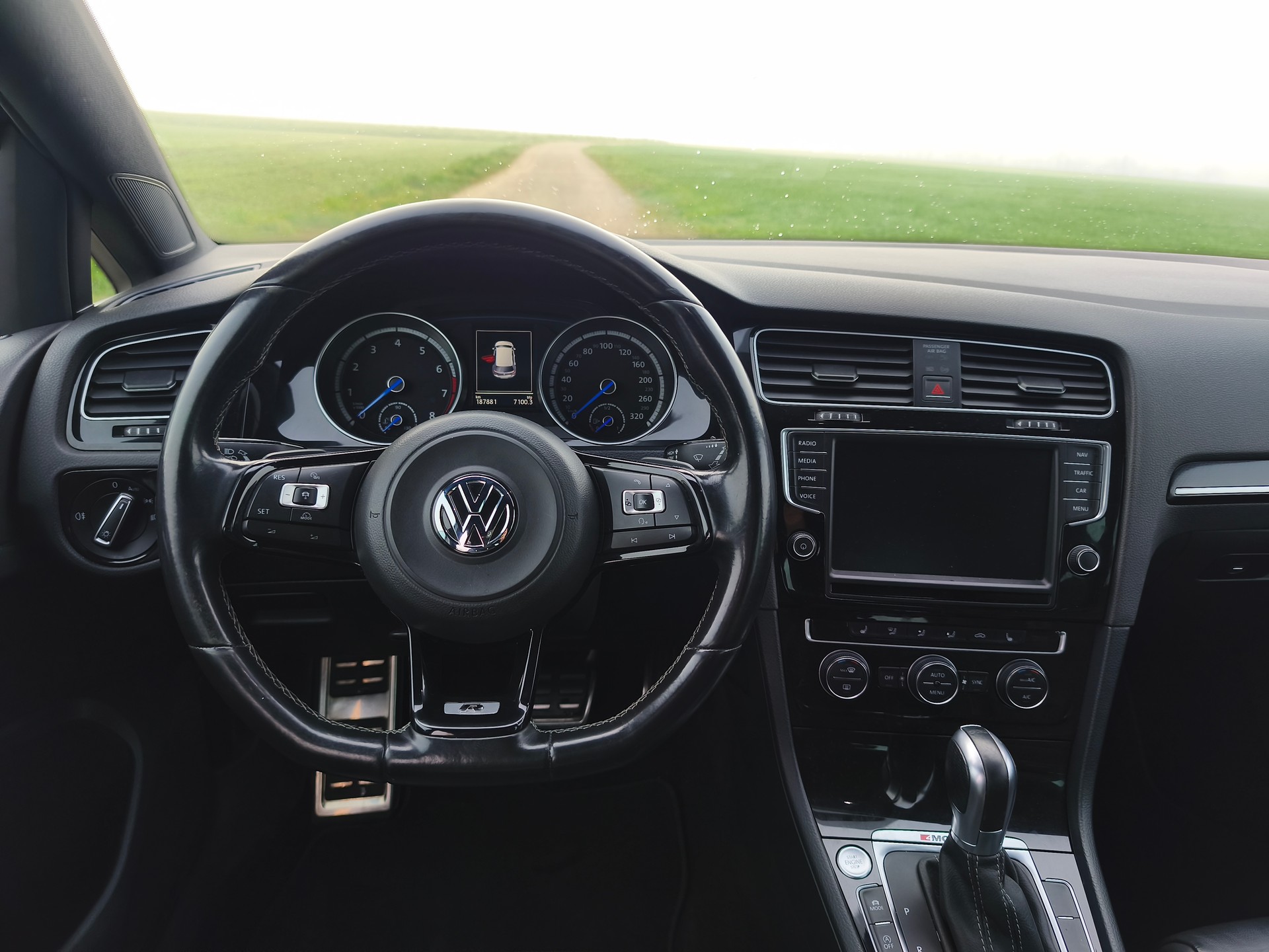 VW Golf 2.0 TSI R 4Motion DSG-image-10