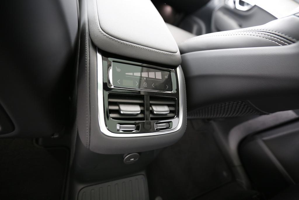 VOLVO XC90 2.0 T8 TE Ultra Dark eAWD-image-6