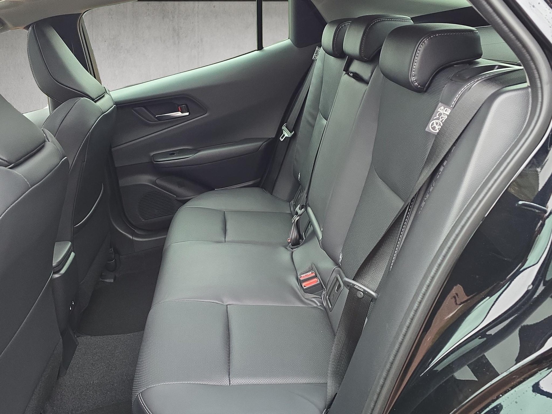 TOYOTA Prius 2.0 Plug-In-Hybrid Premium-image-11