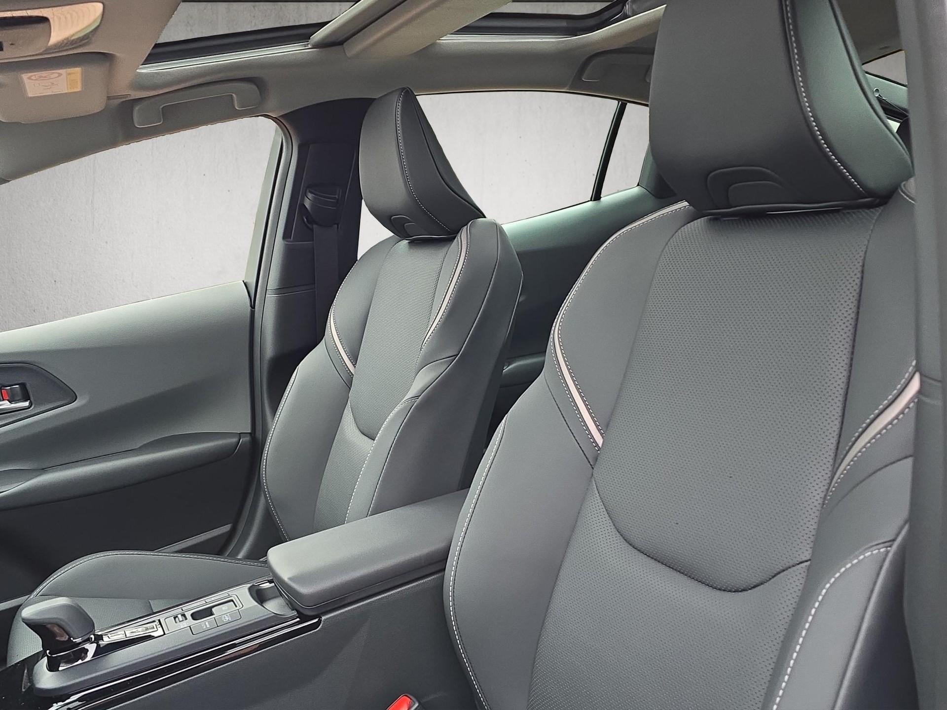 TOYOTA Prius 2.0 Plug-In-Hybrid Premium-image-9