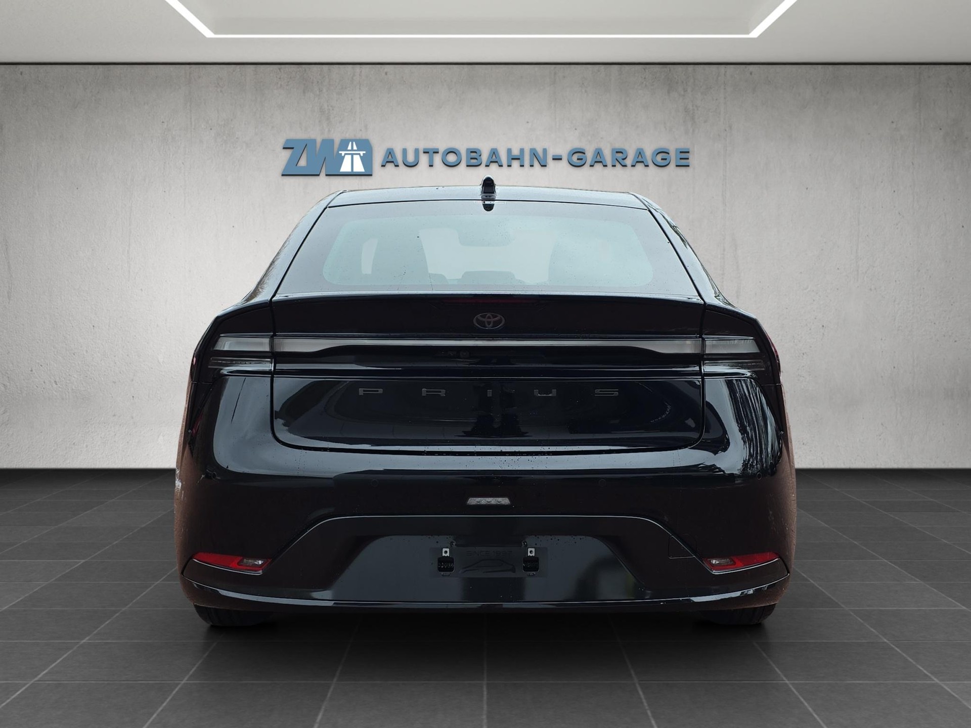 TOYOTA Prius 2.0 Plug-In-Hybrid Premium-image-3