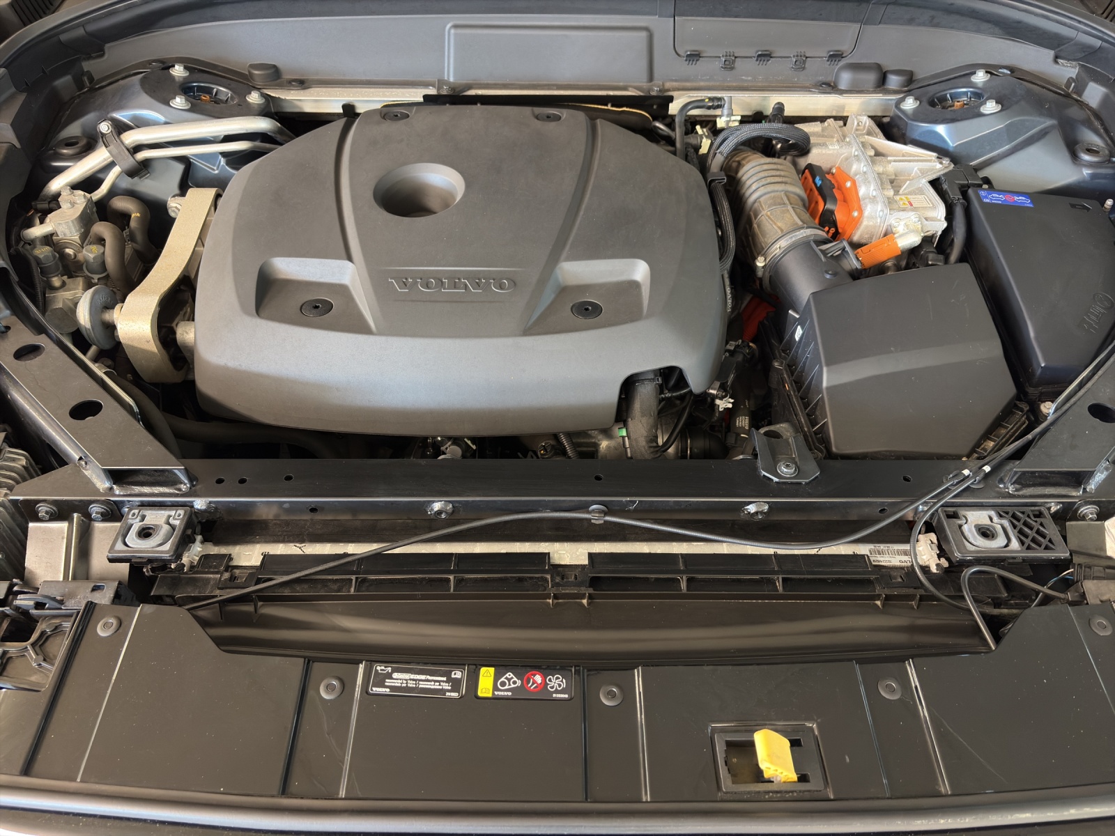 Image VOLVO XC60 XC60 T6 eAWD R-Design