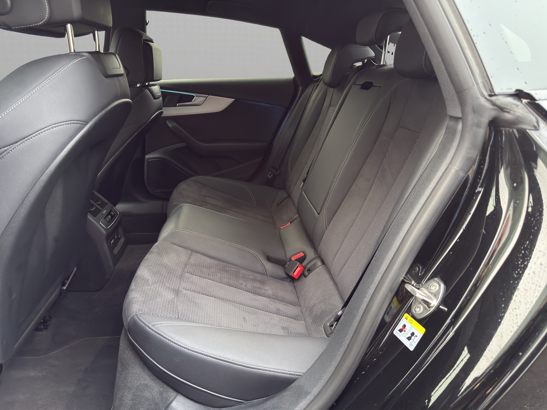 AUDI A5 Sportback 40 TFSI S-Line quattro S-tronic-image-14