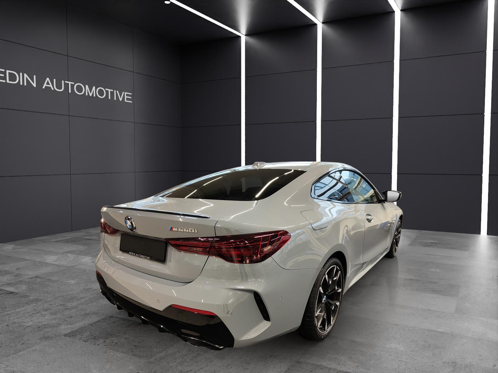 BMW M440i xDrive Coupé-image-17