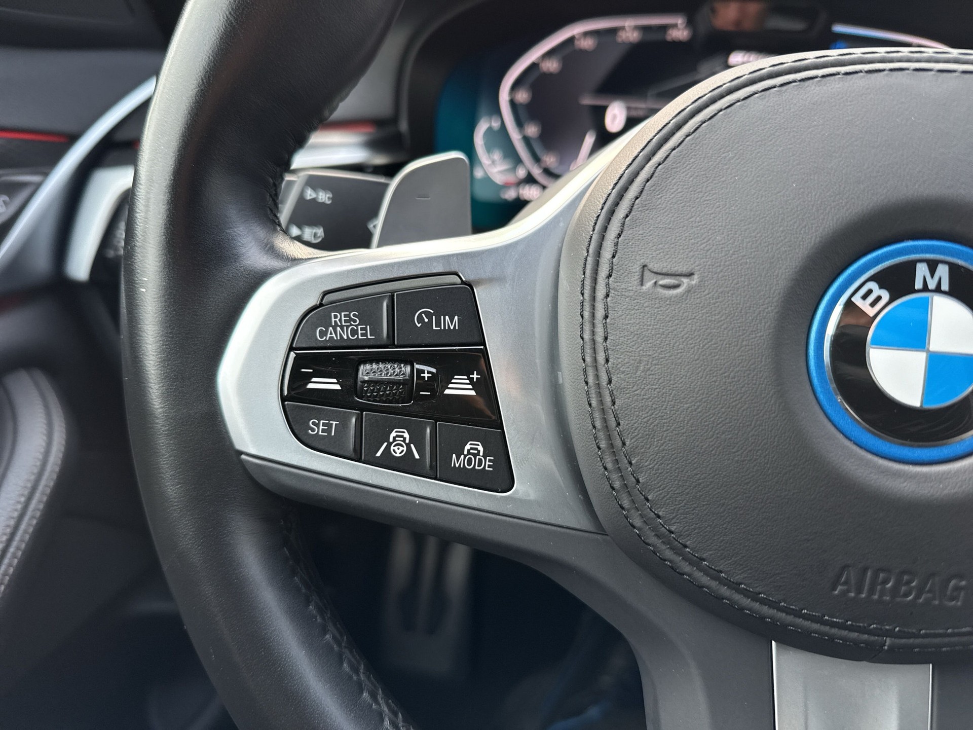BMW 530e xDrive Touring M Sport Steptronic-image-15