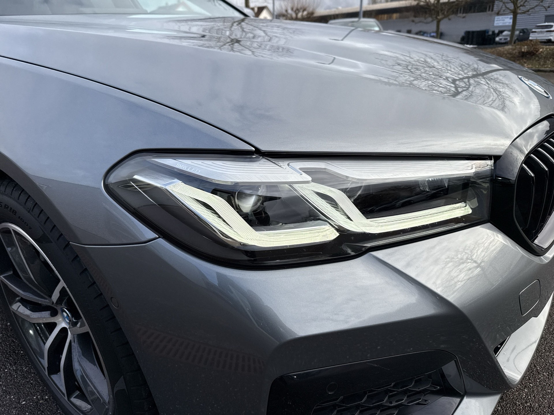 BMW 530e xDrive Touring M Sport Steptronic-image-18
