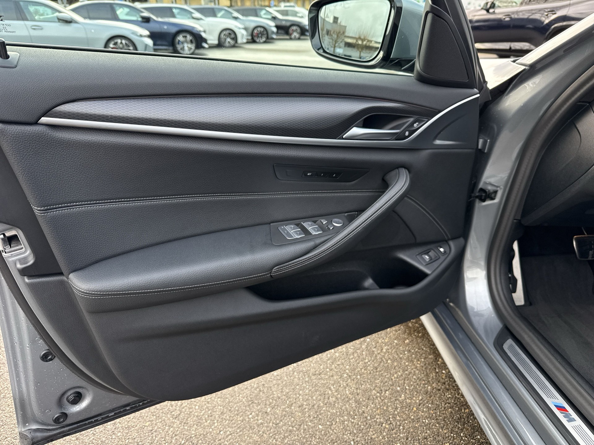 BMW 530e xDrive Touring M Sport Steptronic-image-17