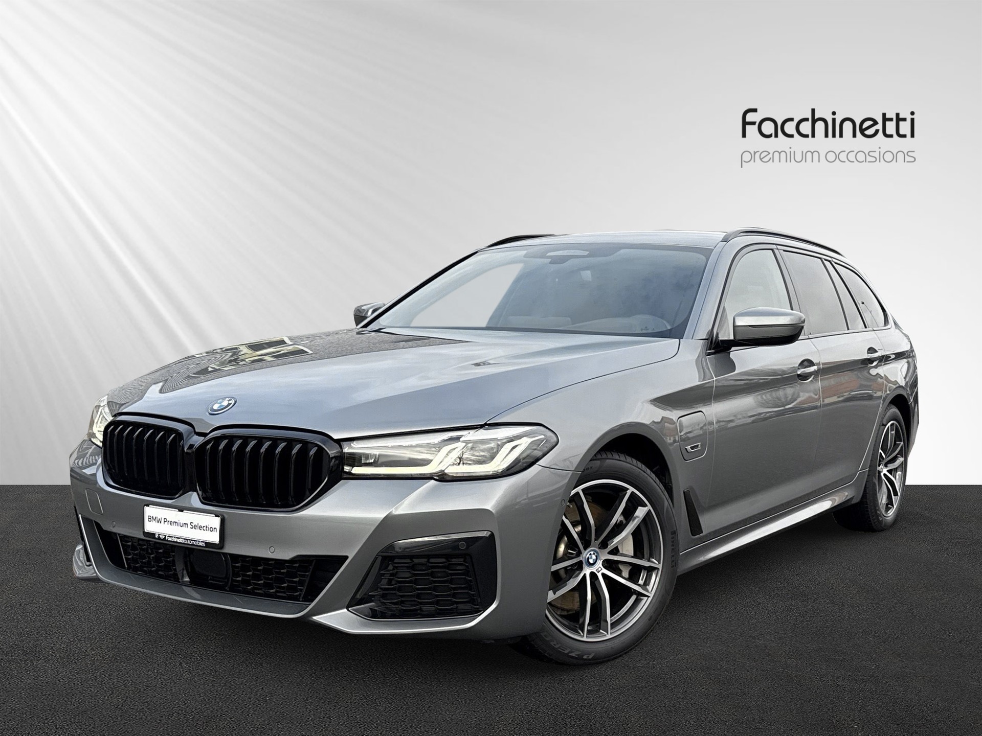 BMW 530e xDrive Touring M Sport Steptronic-image-0
