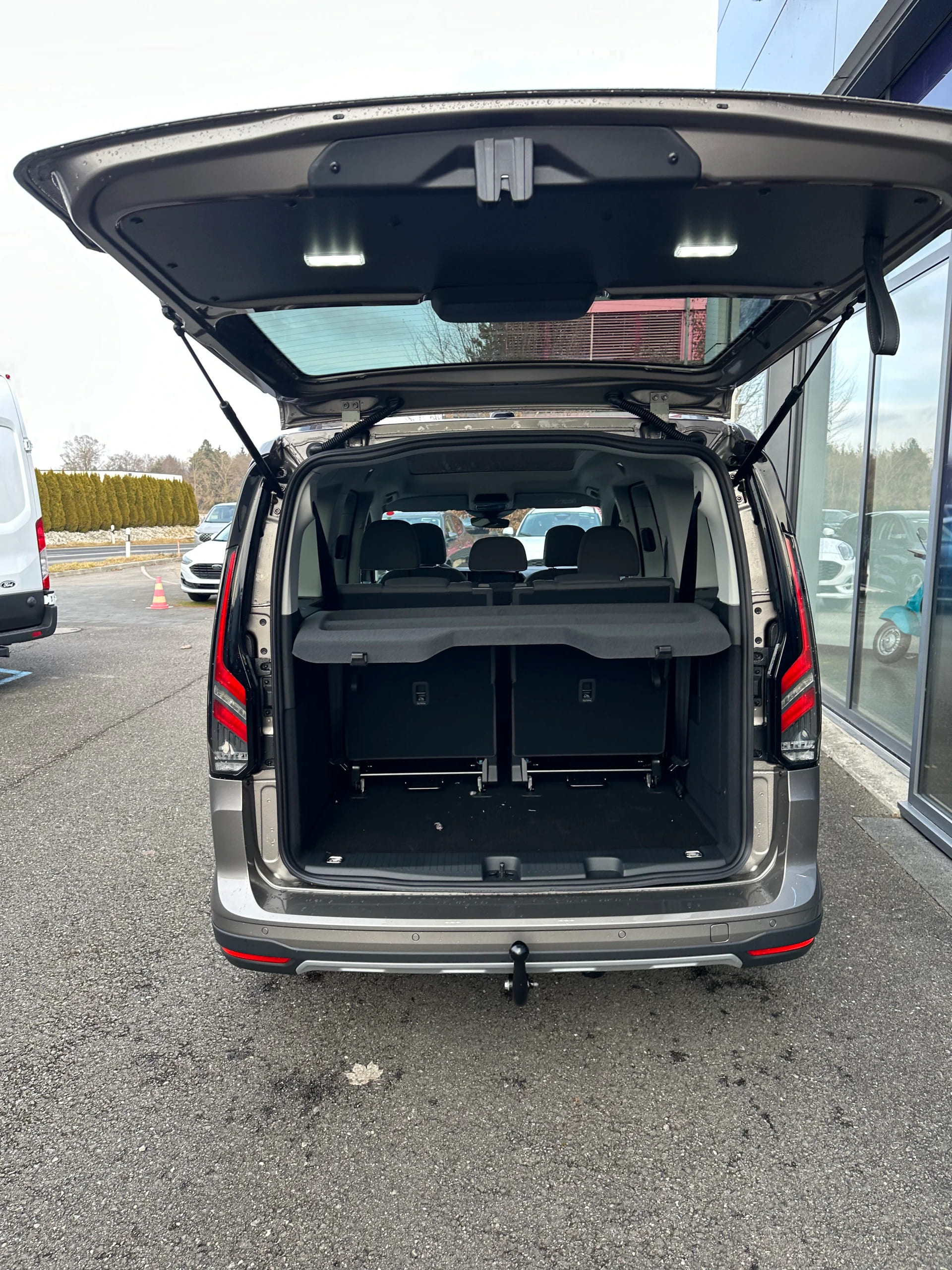 FORD TOURNEO CONNECT Grand 2.0 EcoB Active/122CV/Aut.-image-5