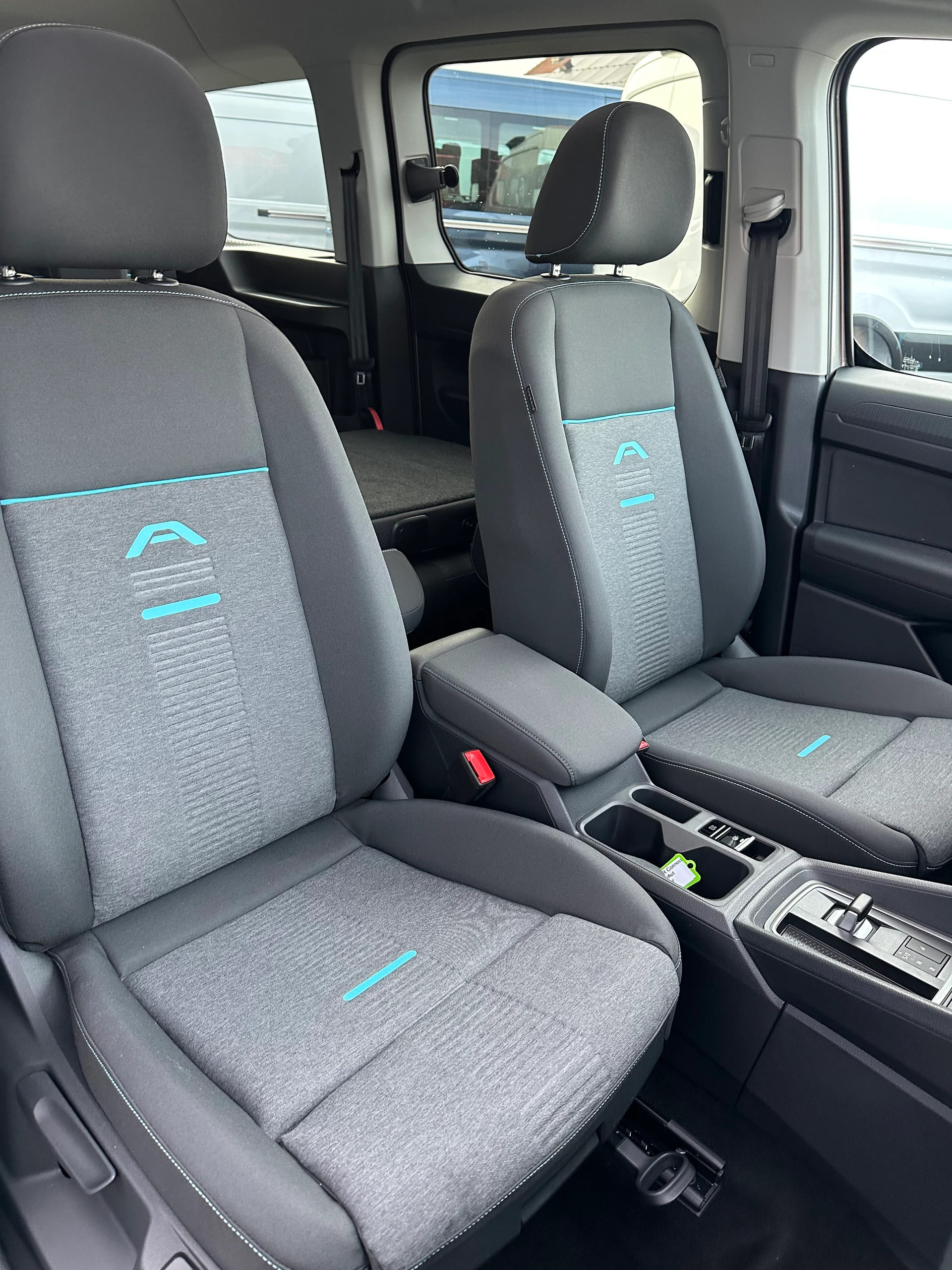 FORD TOURNEO CONNECT Grand 2.0 EcoB Active/122CV/Aut.-image-15