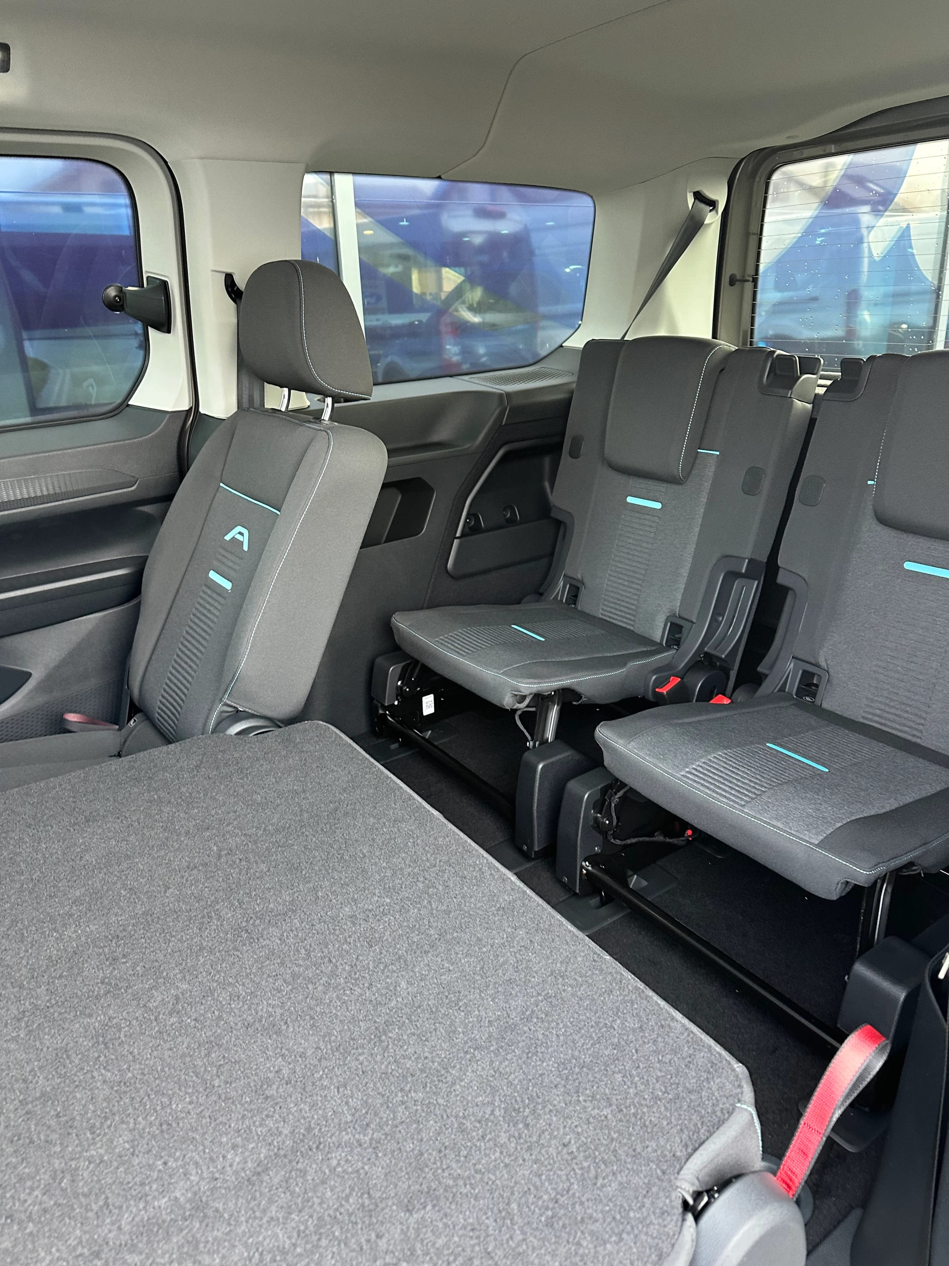 FORD TOURNEO CONNECT Grand 2.0 EcoB Active/122CV/Aut.-image-12