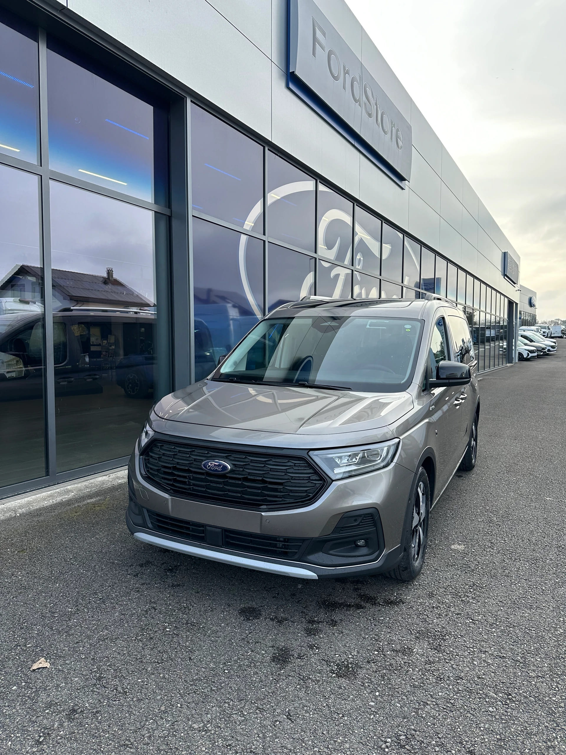 FORD TOURNEO CONNECT Grand 2.0 EcoB Active/122CV/Aut.-image-0