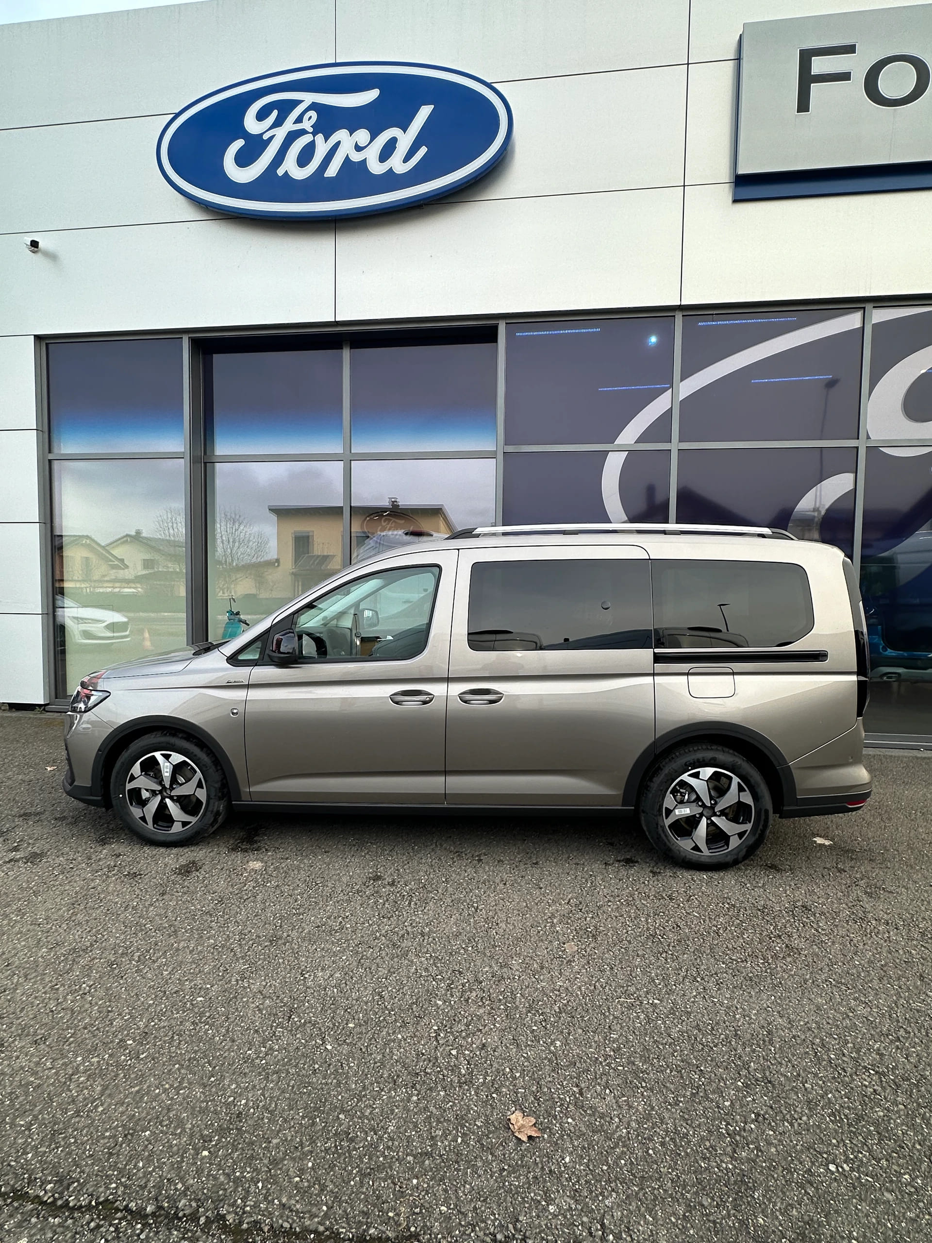 FORD TOURNEO CONNECT Grand 2.0 EcoB Active/122CV/Aut.-image-2