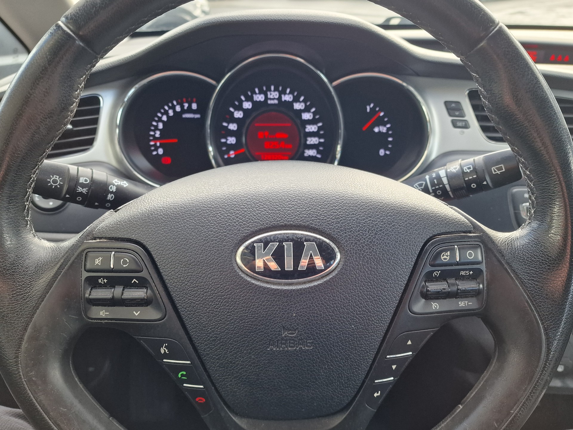 KIA Cee'd Sportswagon 1.6 GDi Trend-image-9